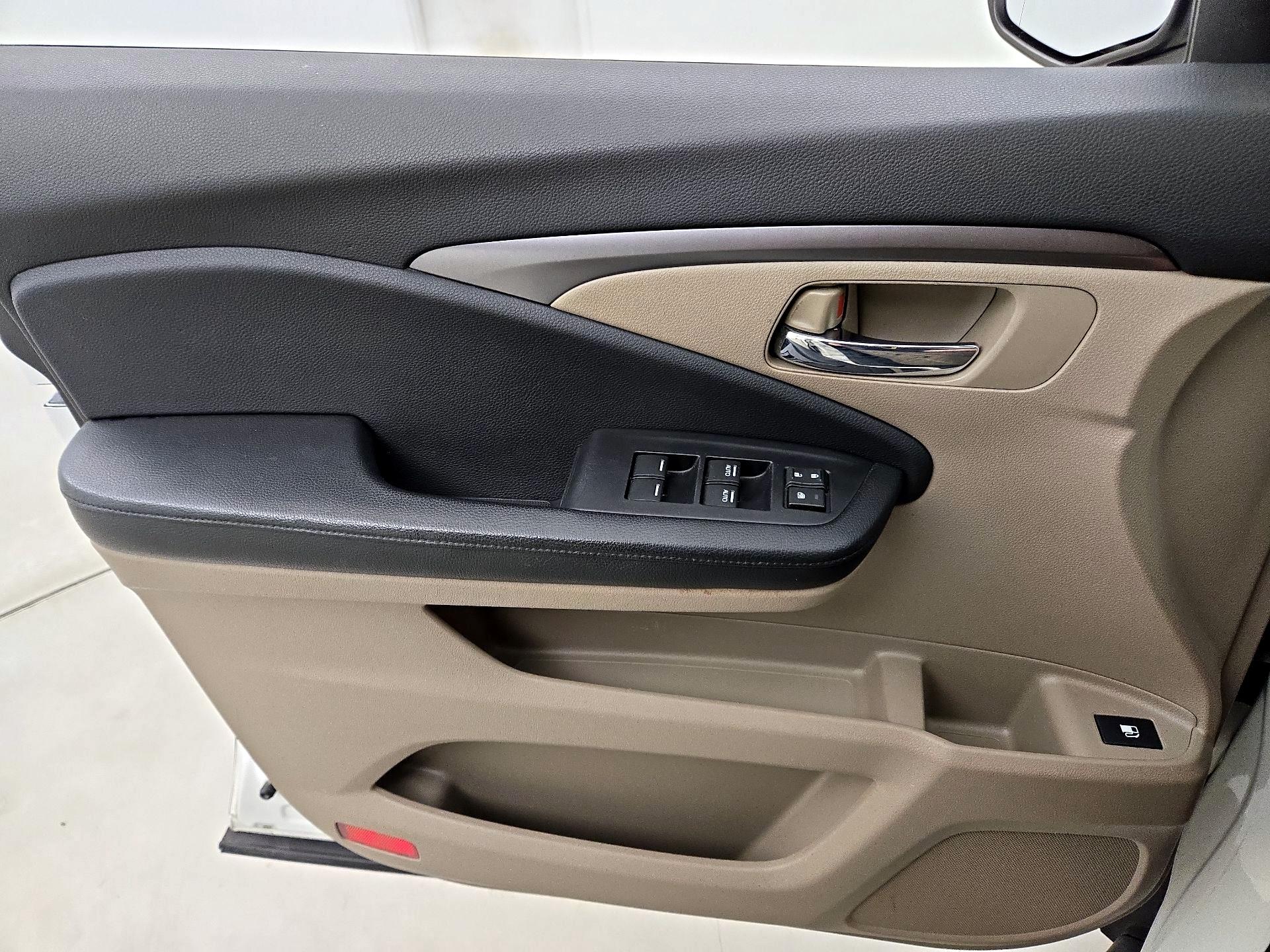 Thumbnail: 2016 Honda Pilot - 12