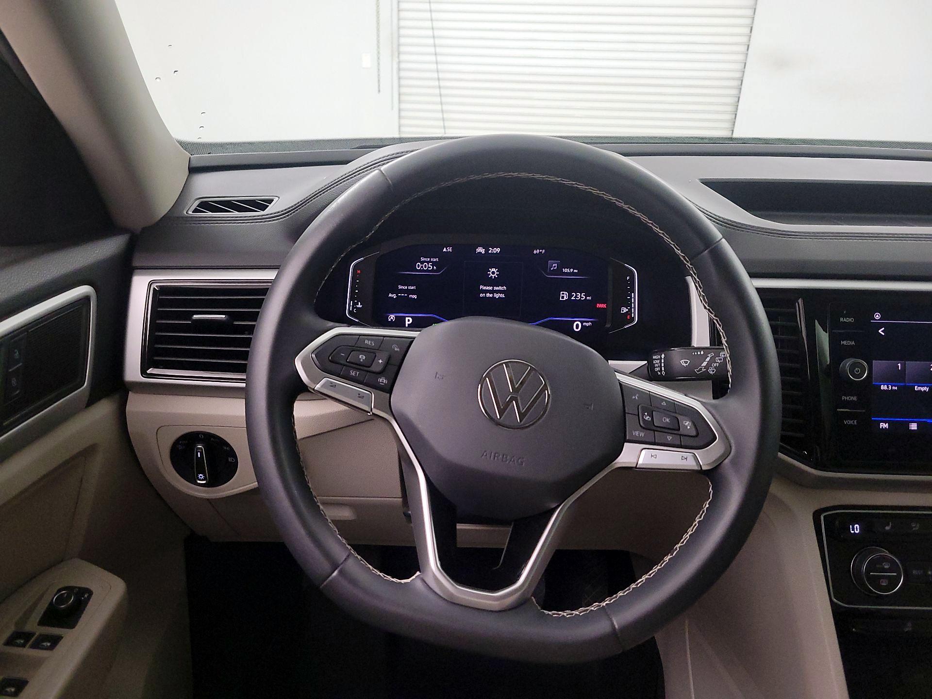 Thumbnail: 2023 Volkswagen Atlas - 10