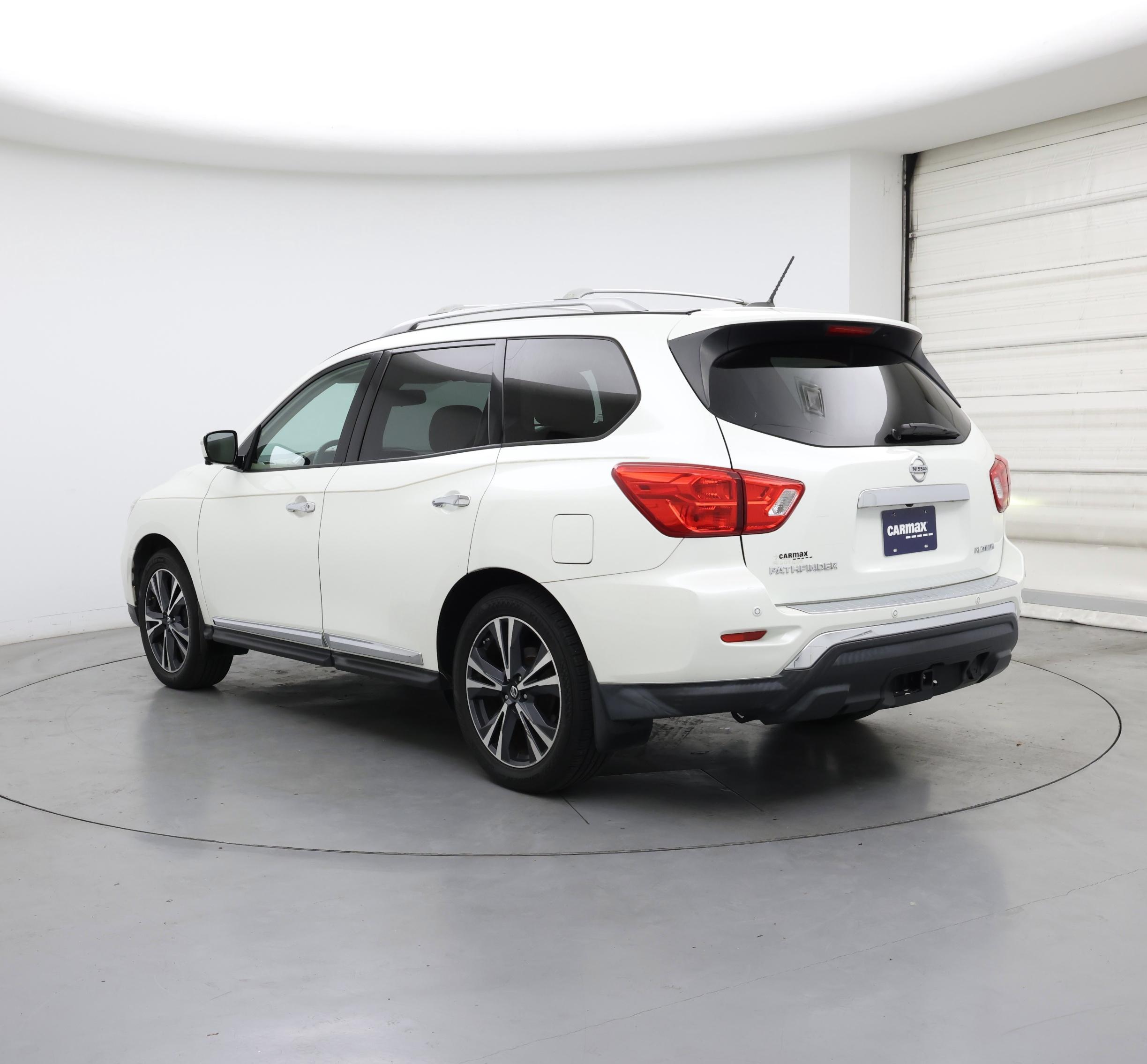 Thumbnail: 2017 Nissan Pathfinder - 2