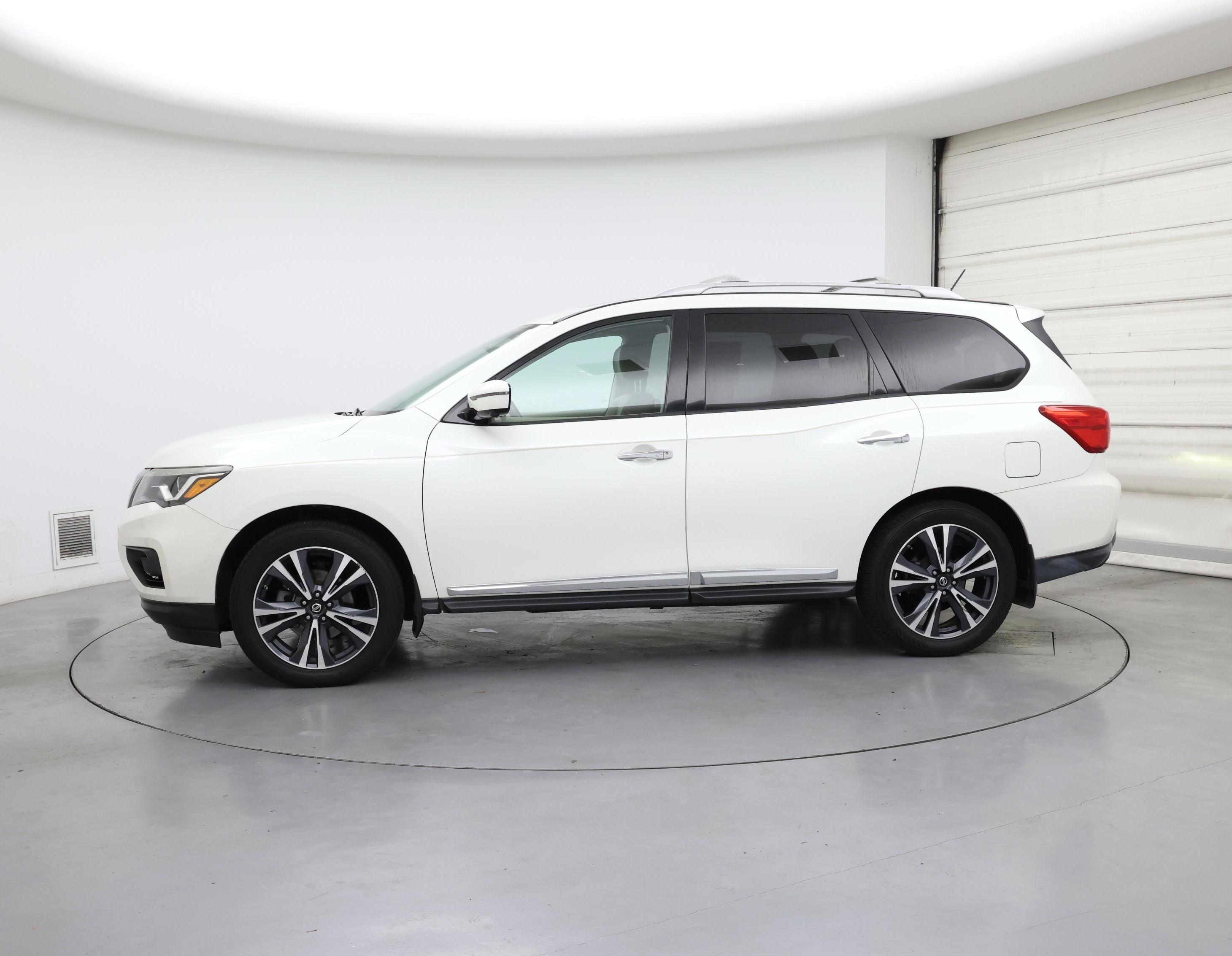 Thumbnail: 2017 Nissan Pathfinder - 3