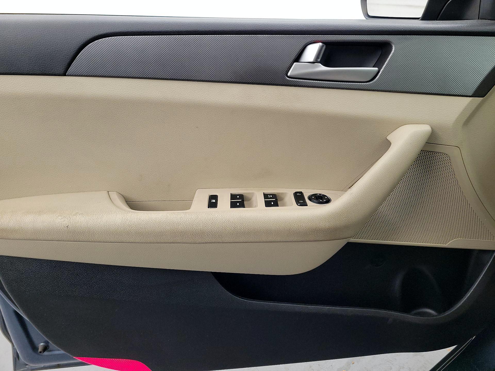 Thumbnail: 2015 Hyundai Sonata - 12