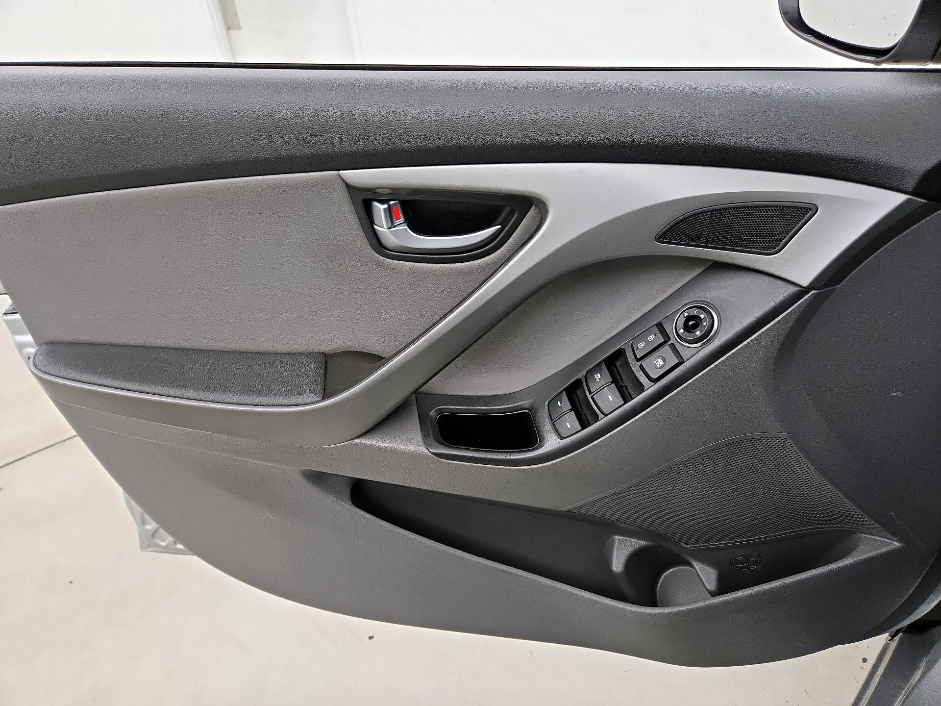 Thumbnail: 2014 Hyundai Elantra - 12