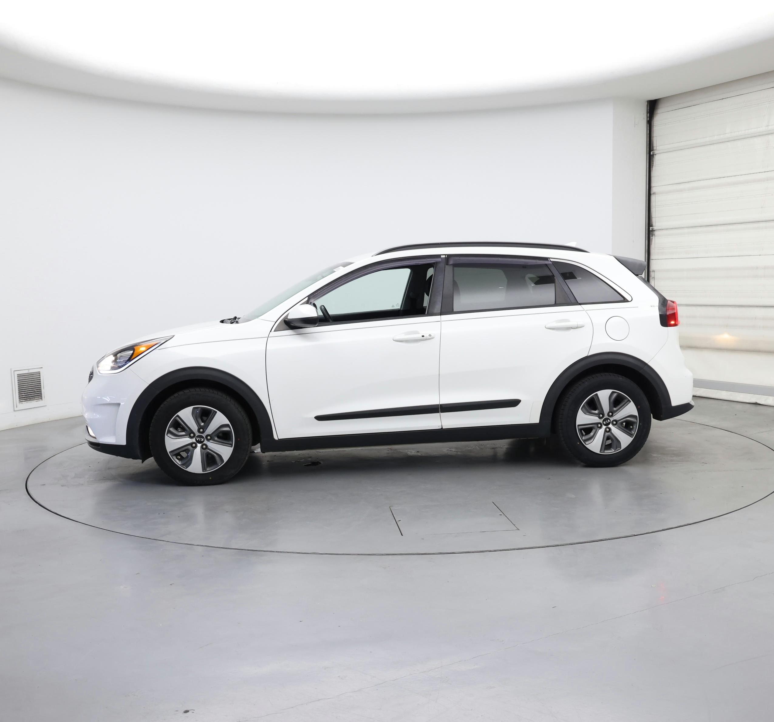 Thumbnail: 2019 Kia Niro - 3