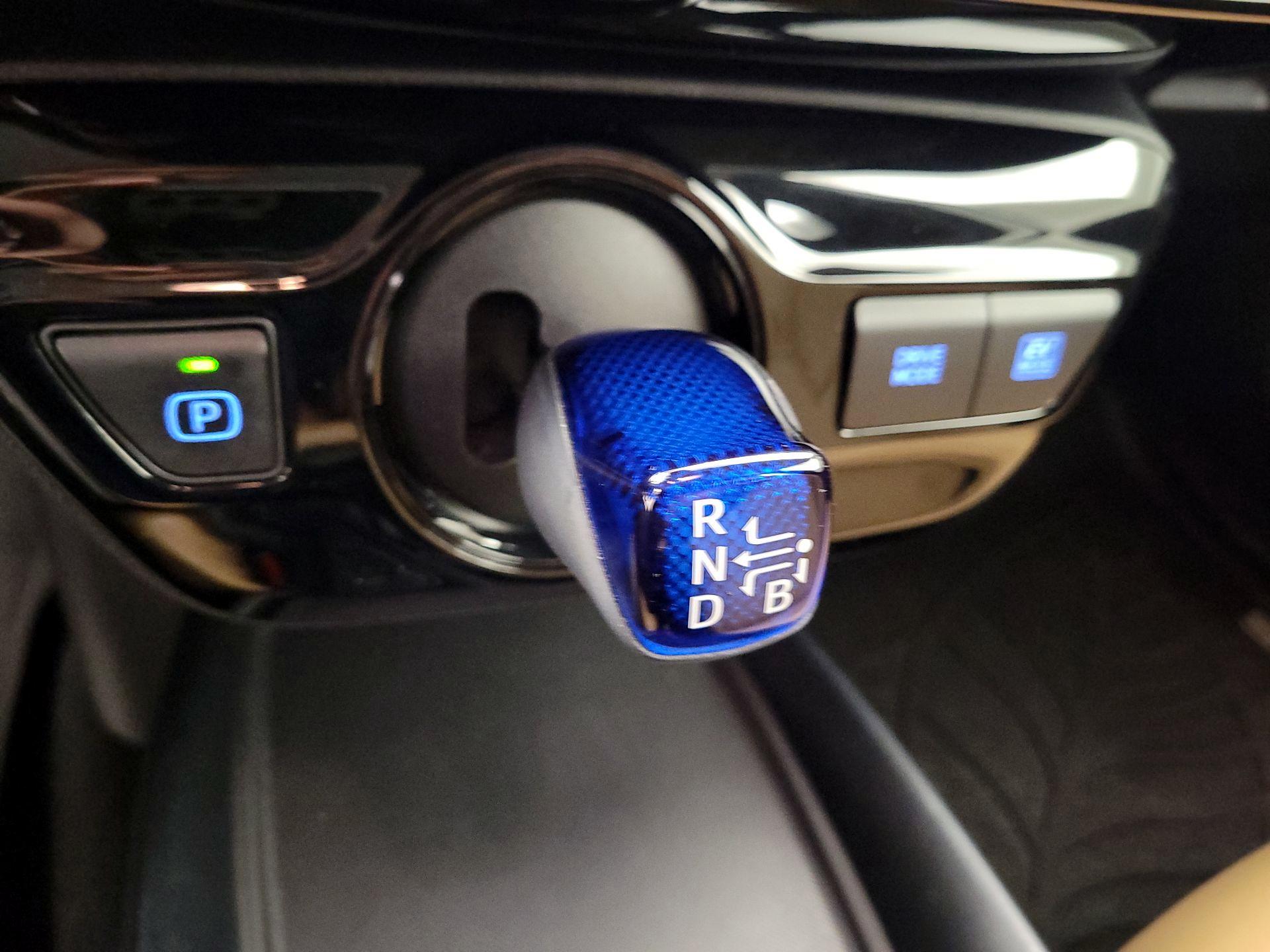Thumbnail: 2019 Toyota Prius - 15
