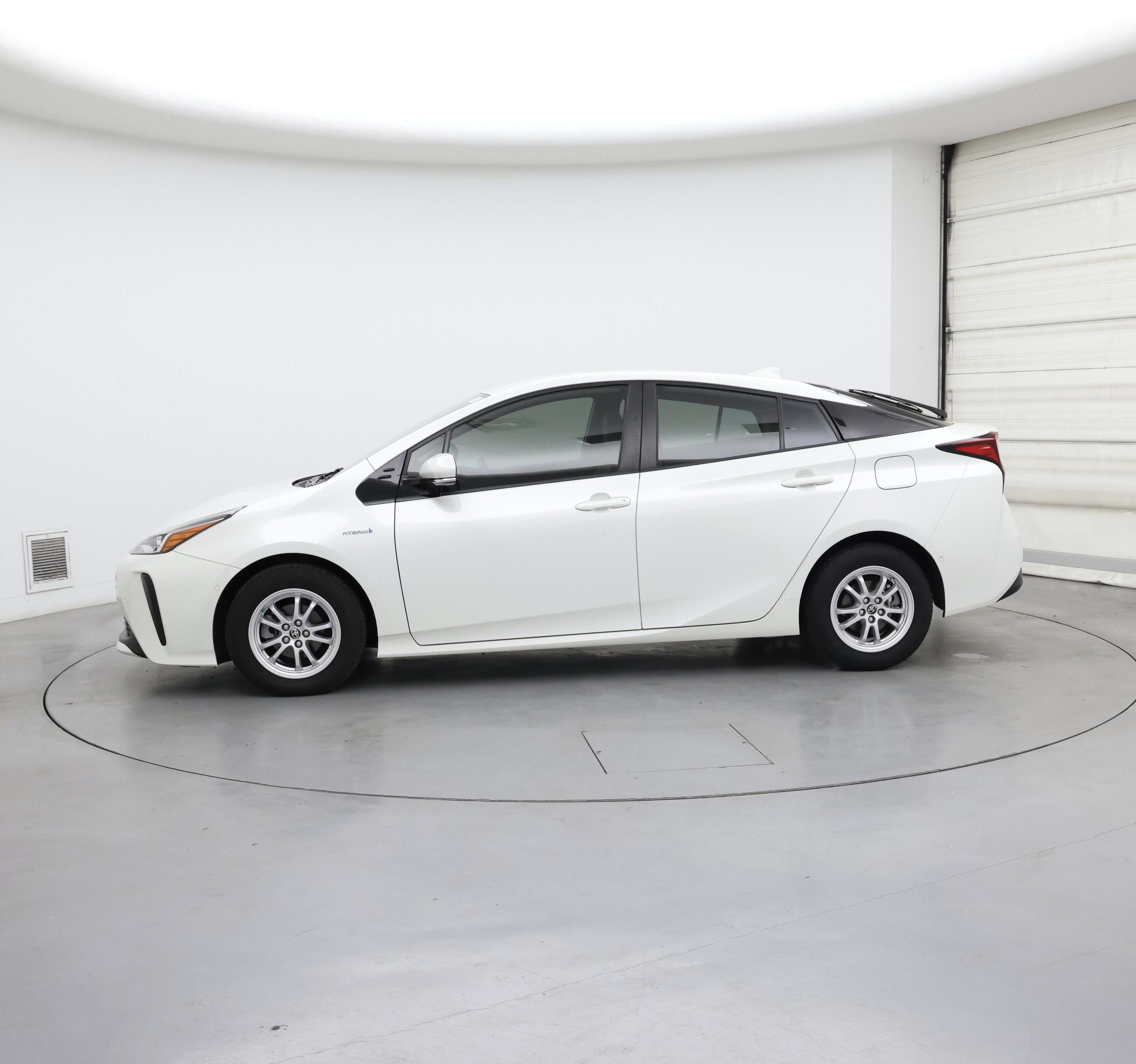 Thumbnail: 2019 Toyota Prius - 3