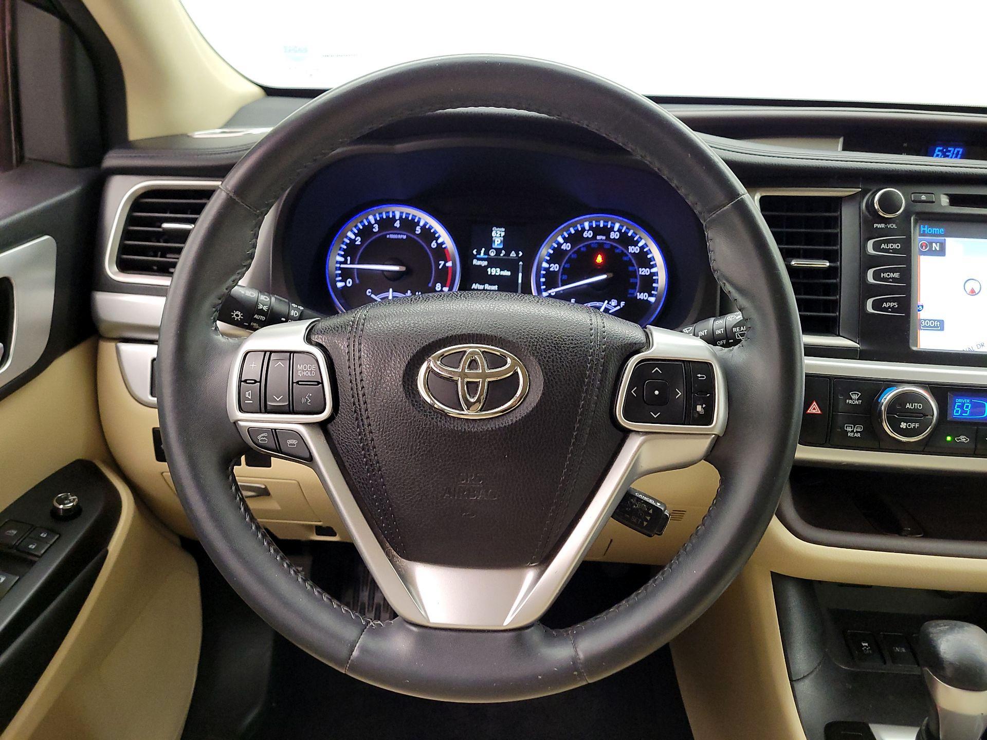 Thumbnail: 2016 Toyota Highlander - 10