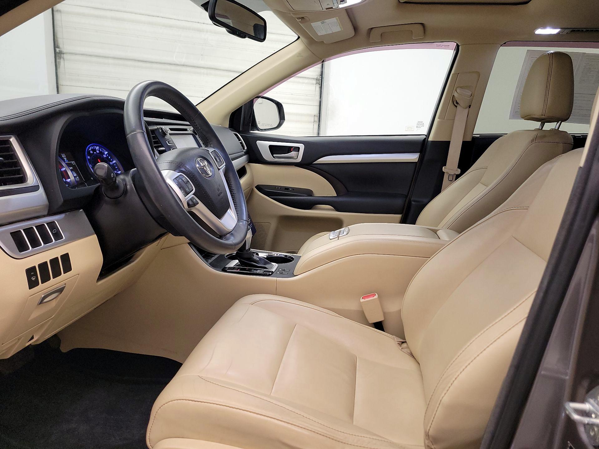 Thumbnail: 2016 Toyota Highlander - 11