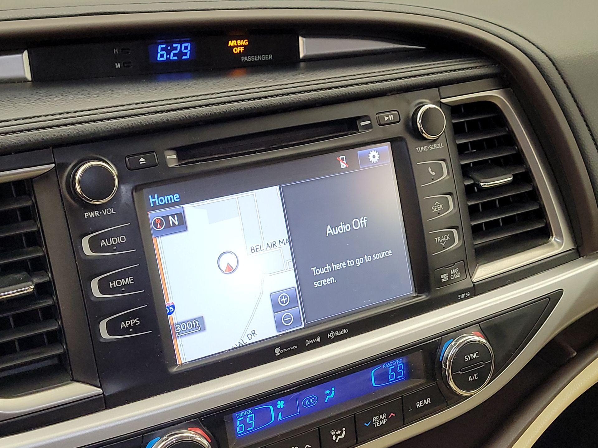 Thumbnail: 2016 Toyota Highlander - 15