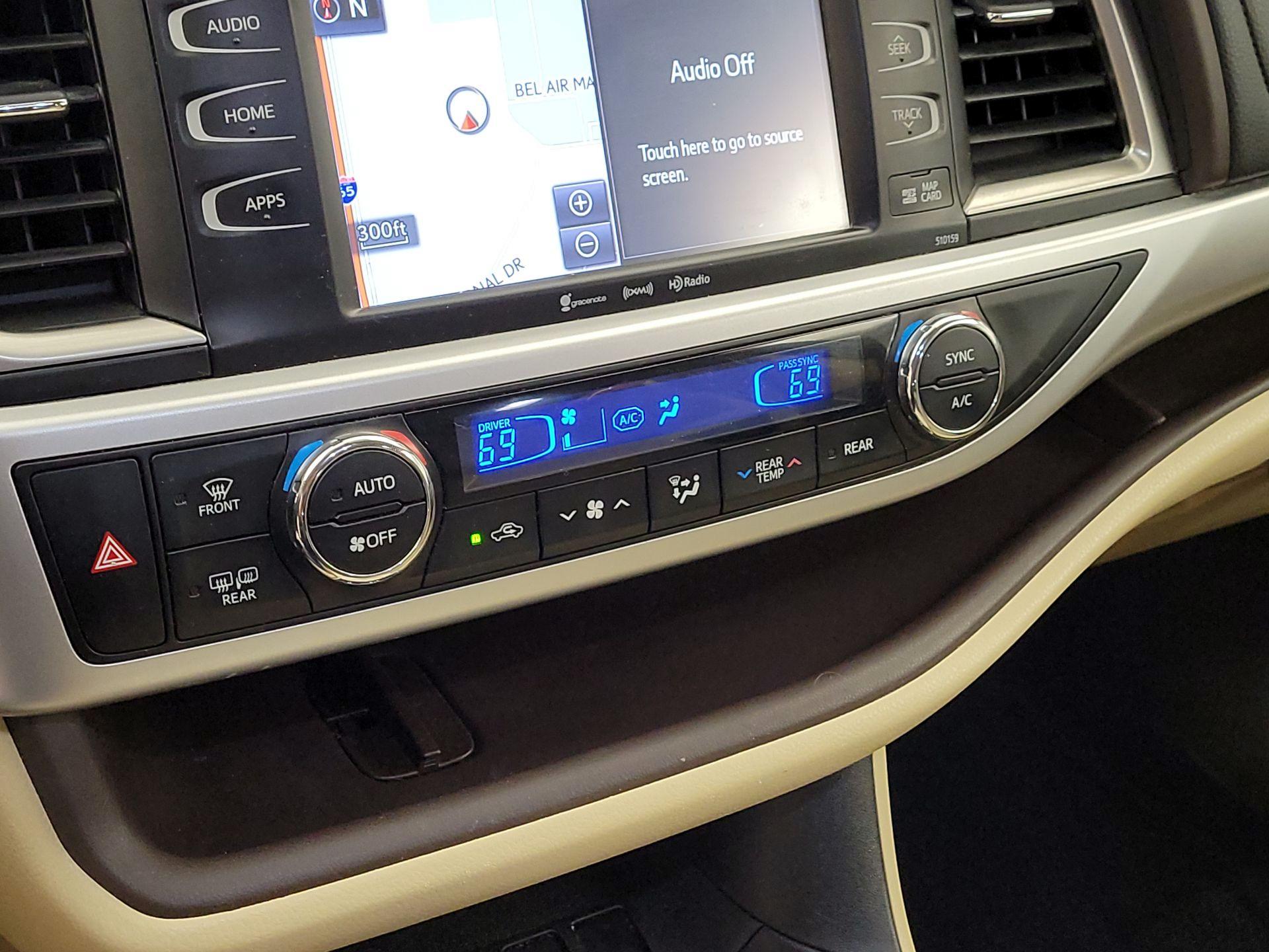 Thumbnail: 2016 Toyota Highlander - 16