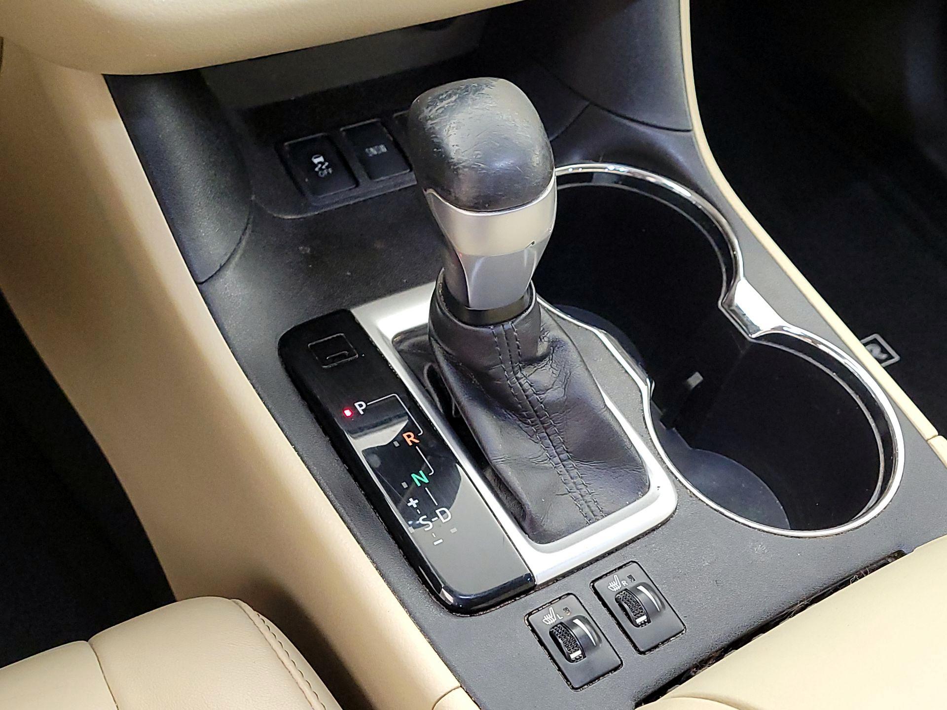 Thumbnail: 2016 Toyota Highlander - 17