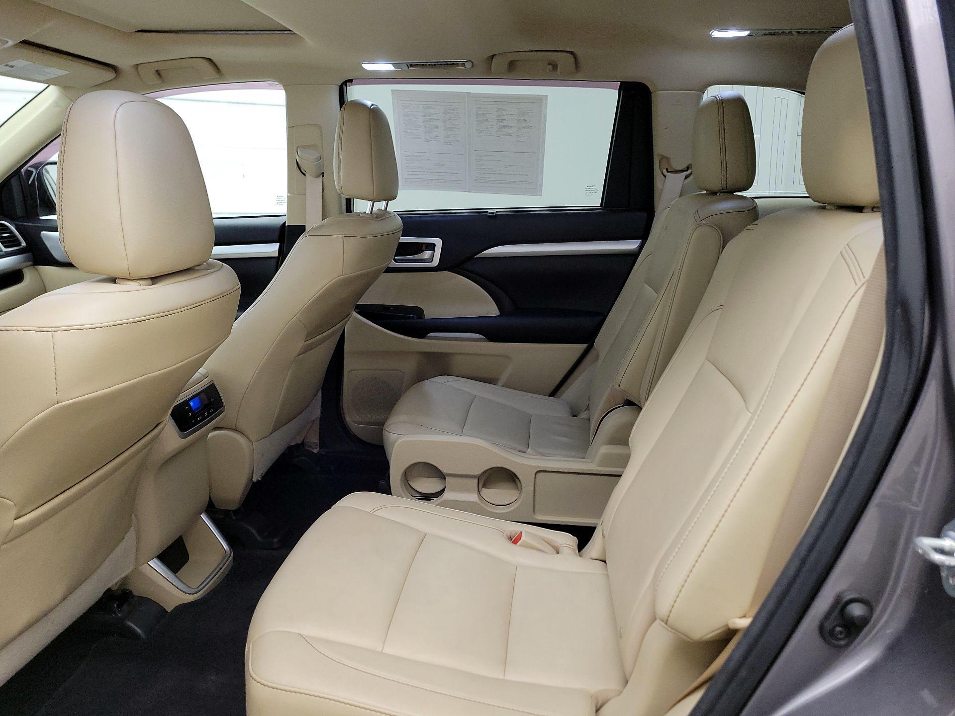 Thumbnail: 2016 Toyota Highlander - 19