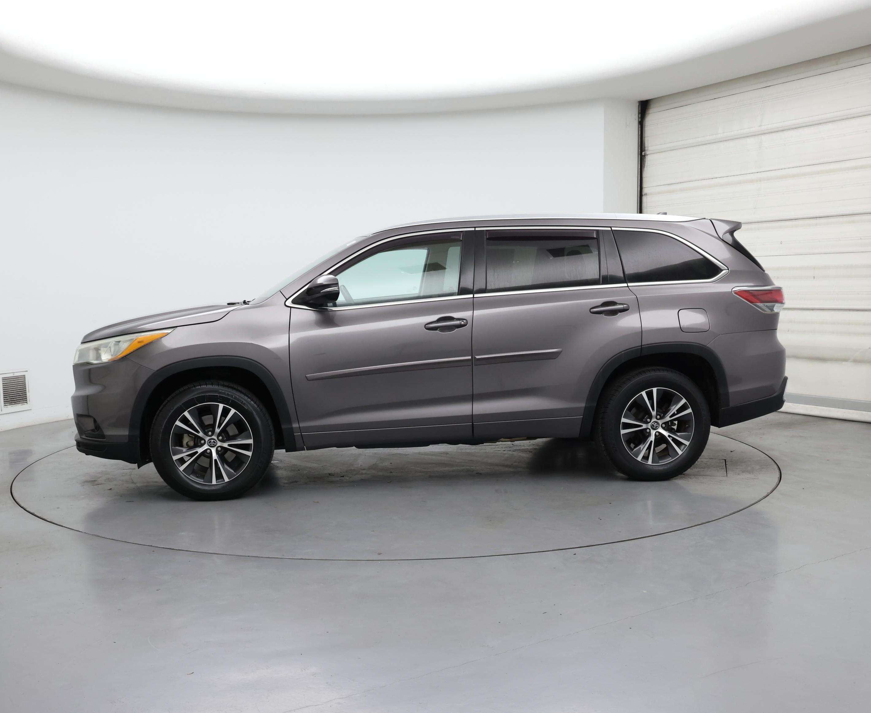 Thumbnail: 2016 Toyota Highlander - 3