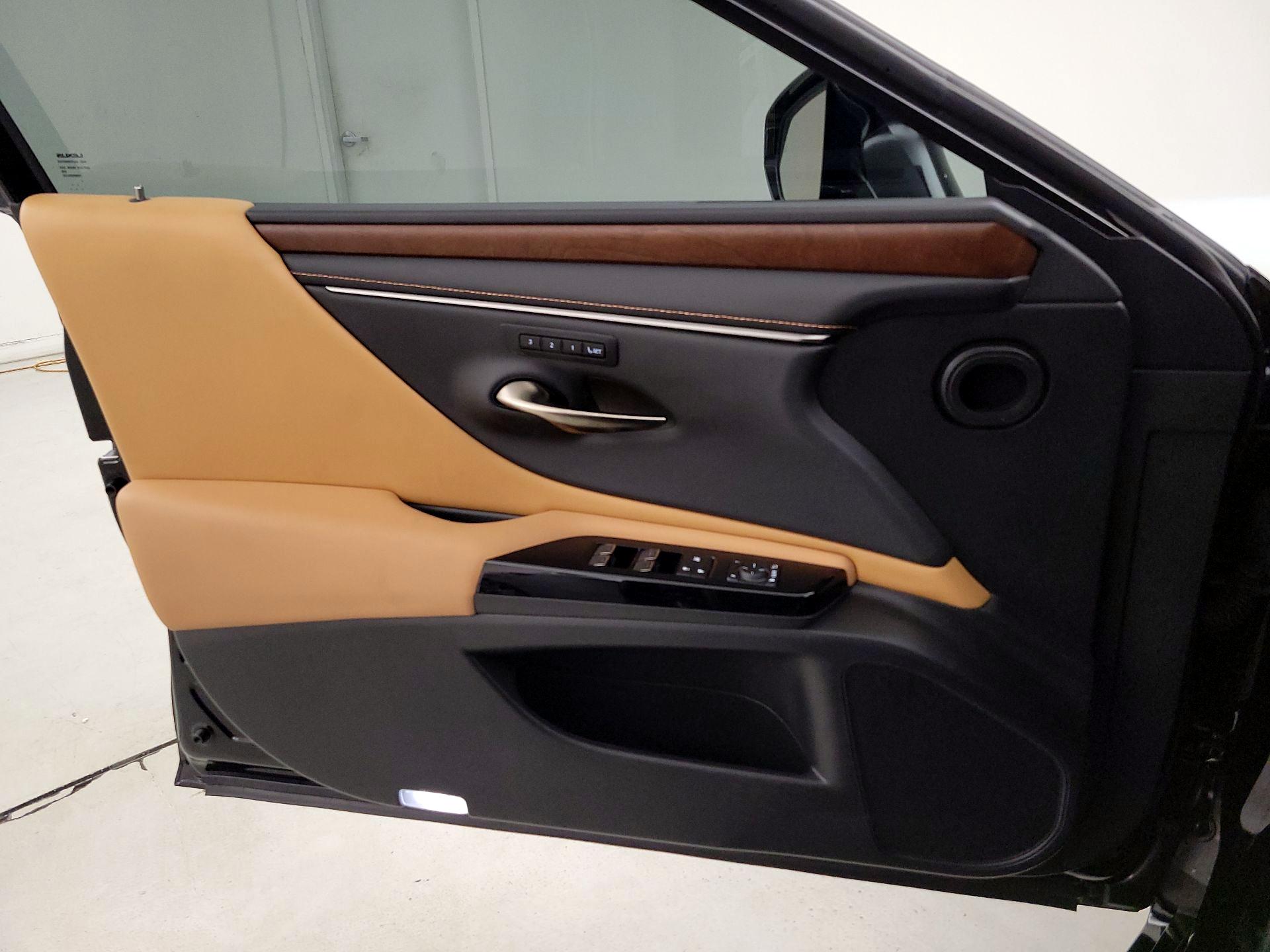 Thumbnail: 2023 Lexus ES - 12