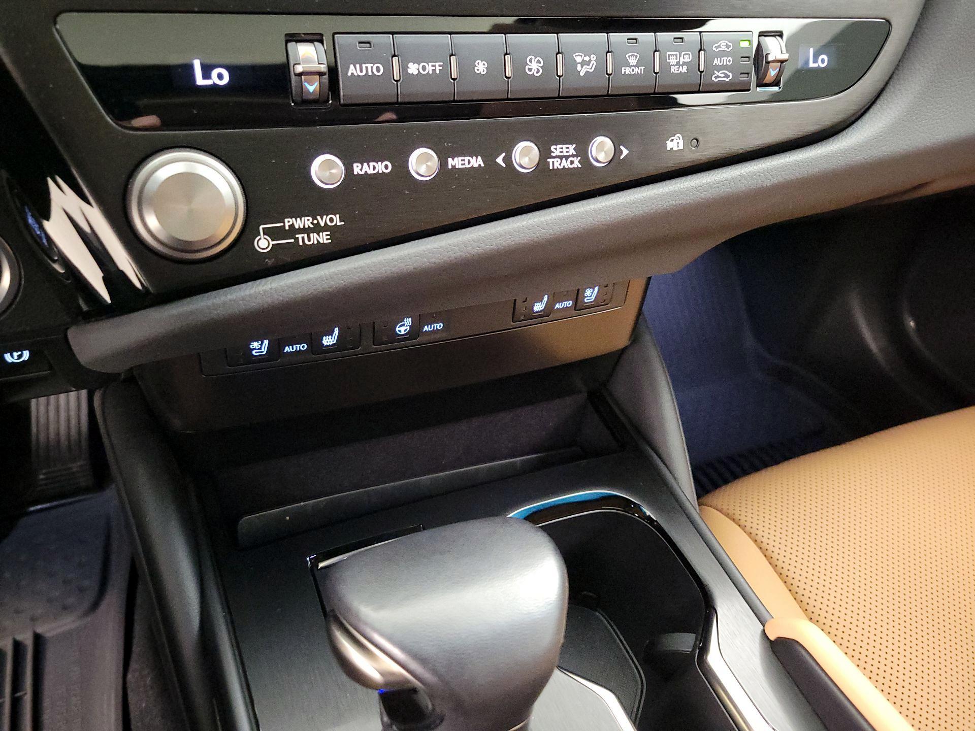 Thumbnail: 2023 Lexus ES - 16