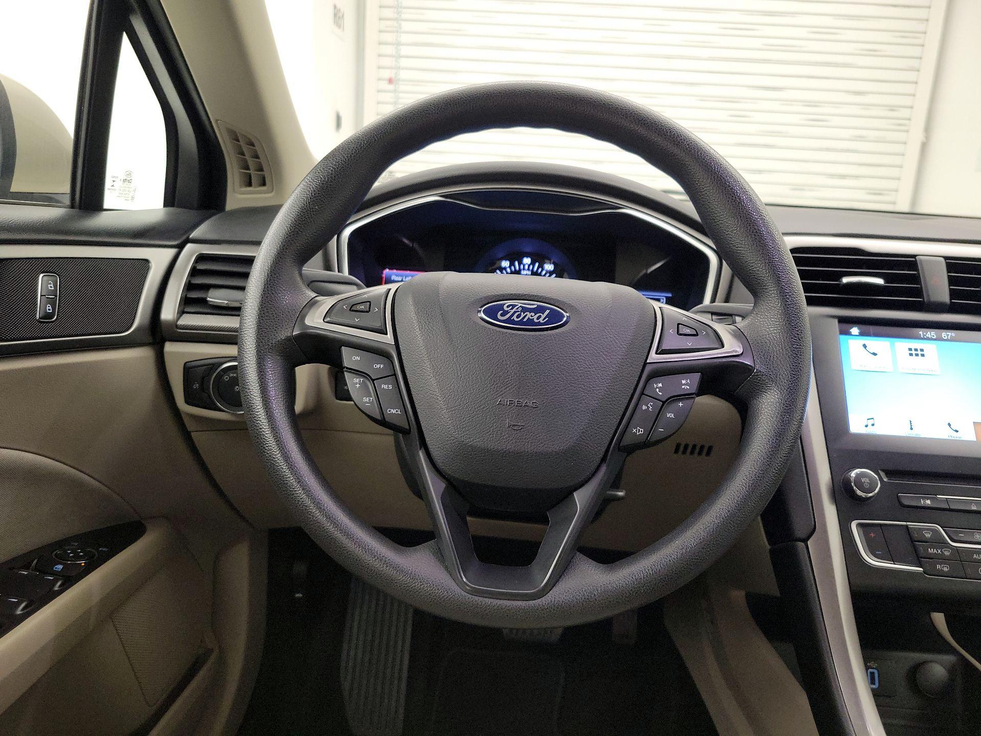 Thumbnail: 2017 Ford Fusion - 10