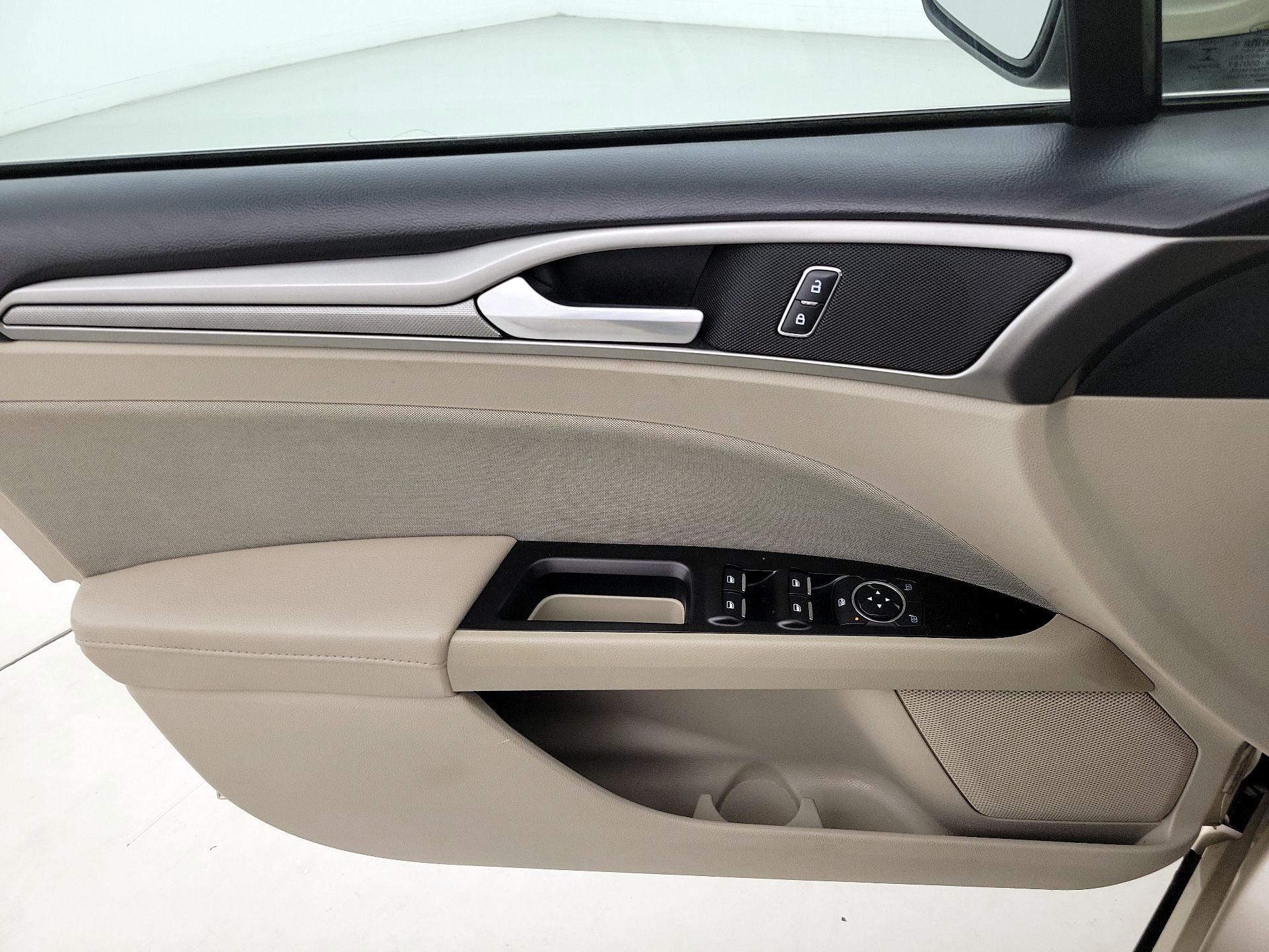 Thumbnail: 2017 Ford Fusion - 12