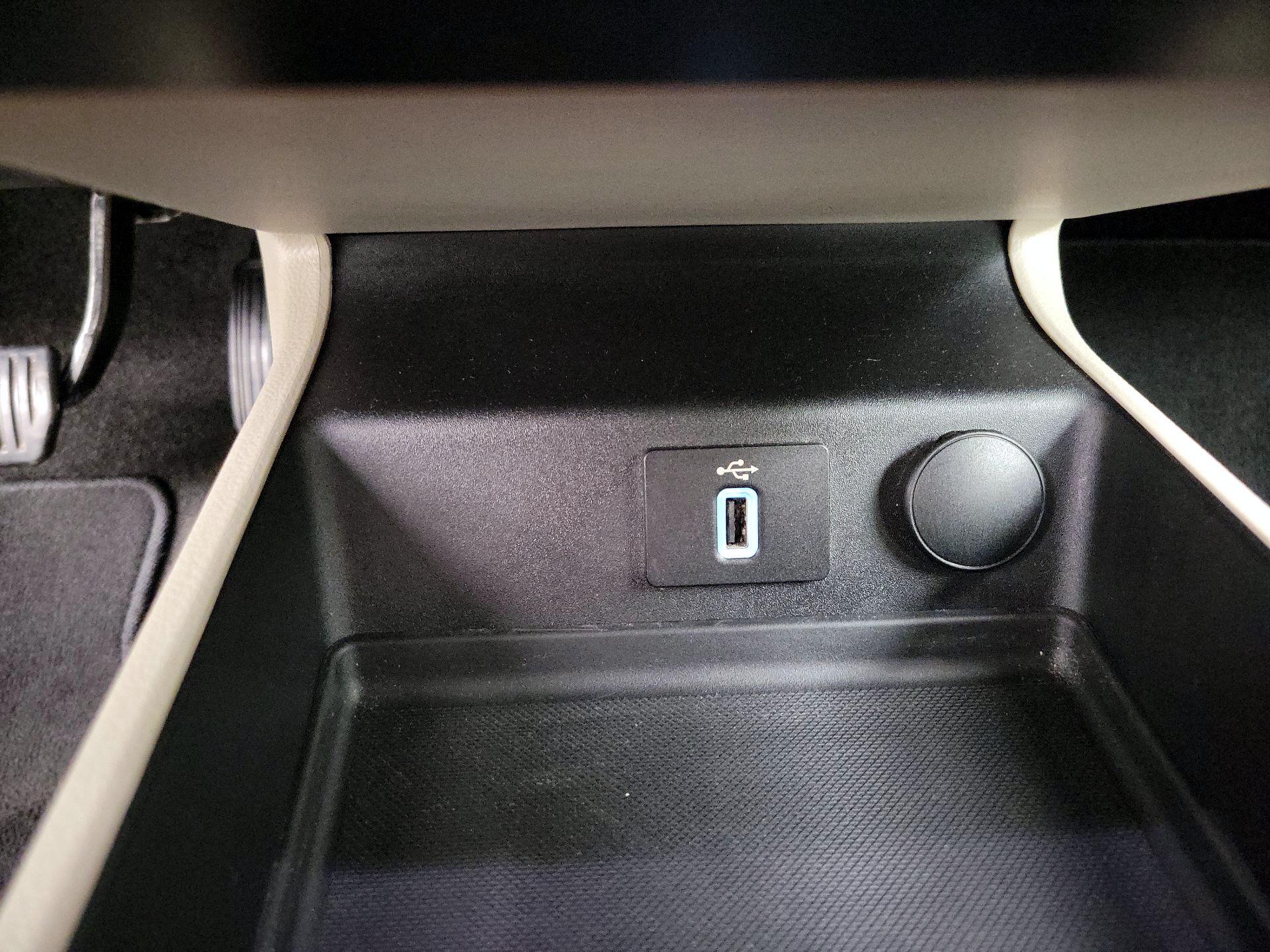 Thumbnail: 2017 Ford Fusion - 18