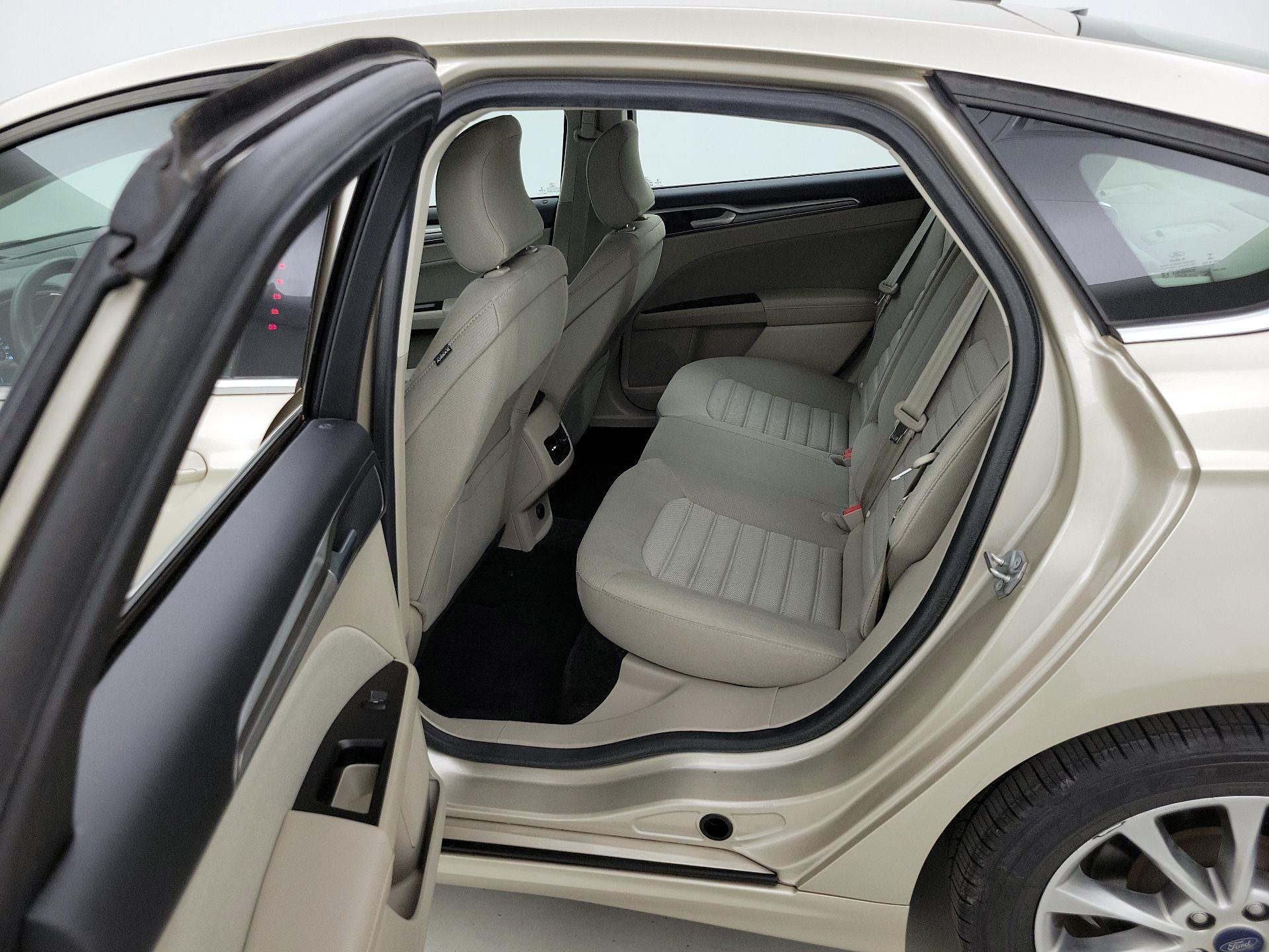 Thumbnail: 2017 Ford Fusion - 19