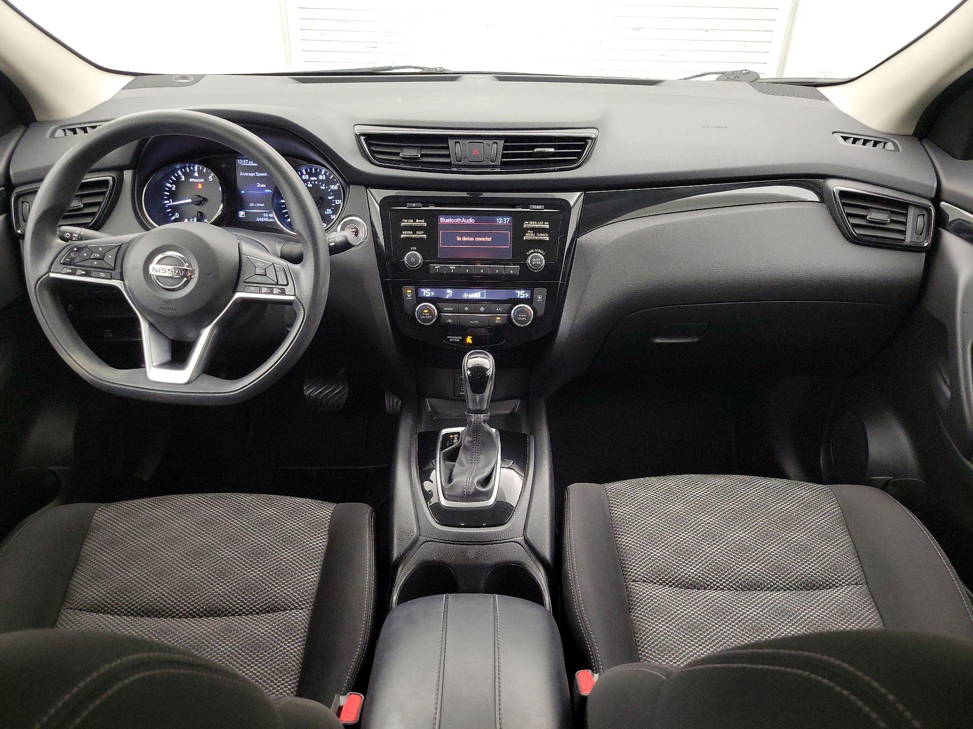 Thumbnail: 2017 Nissan Rogue Sport - 9