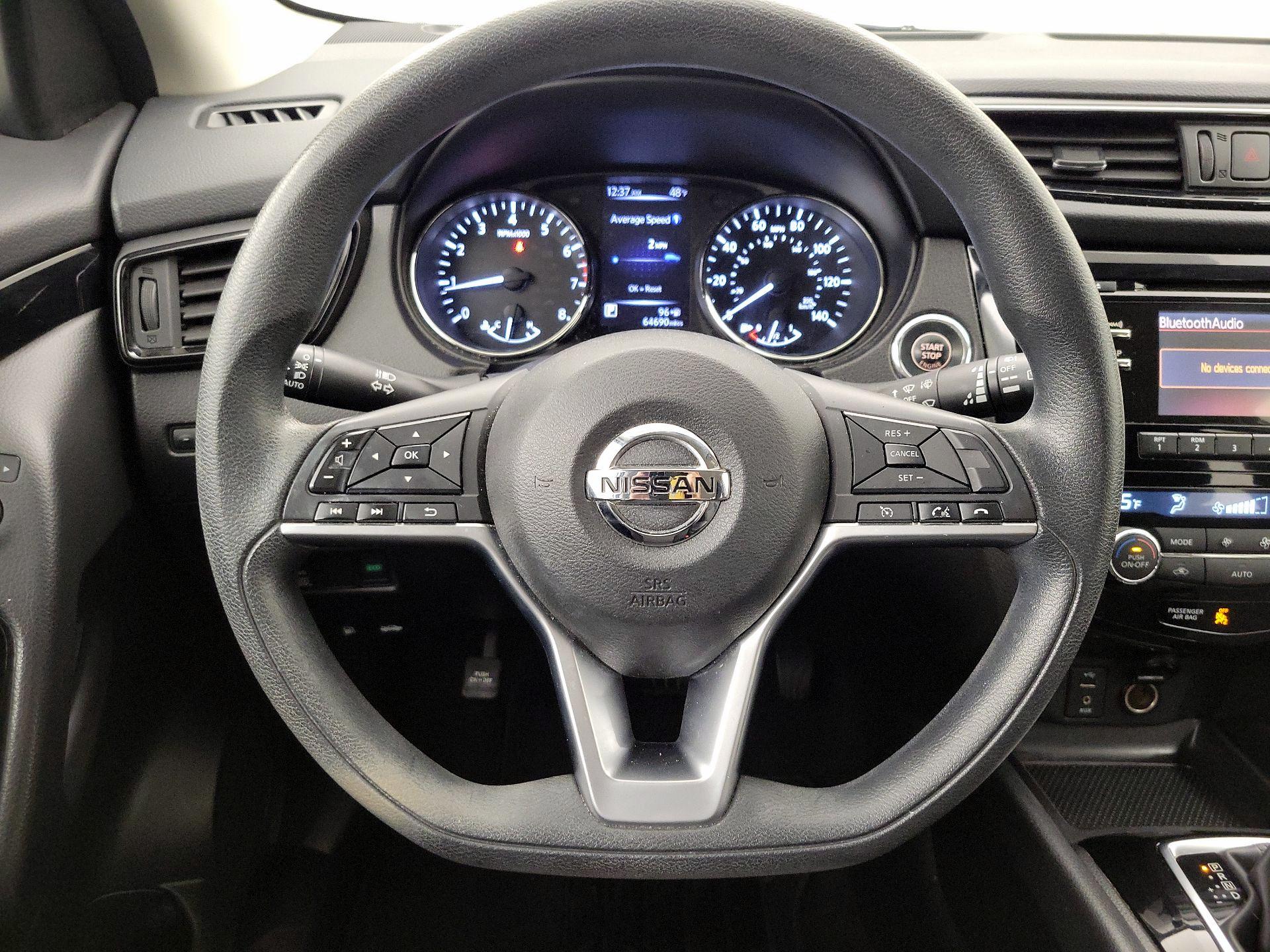 Thumbnail: 2017 Nissan Rogue Sport - 10