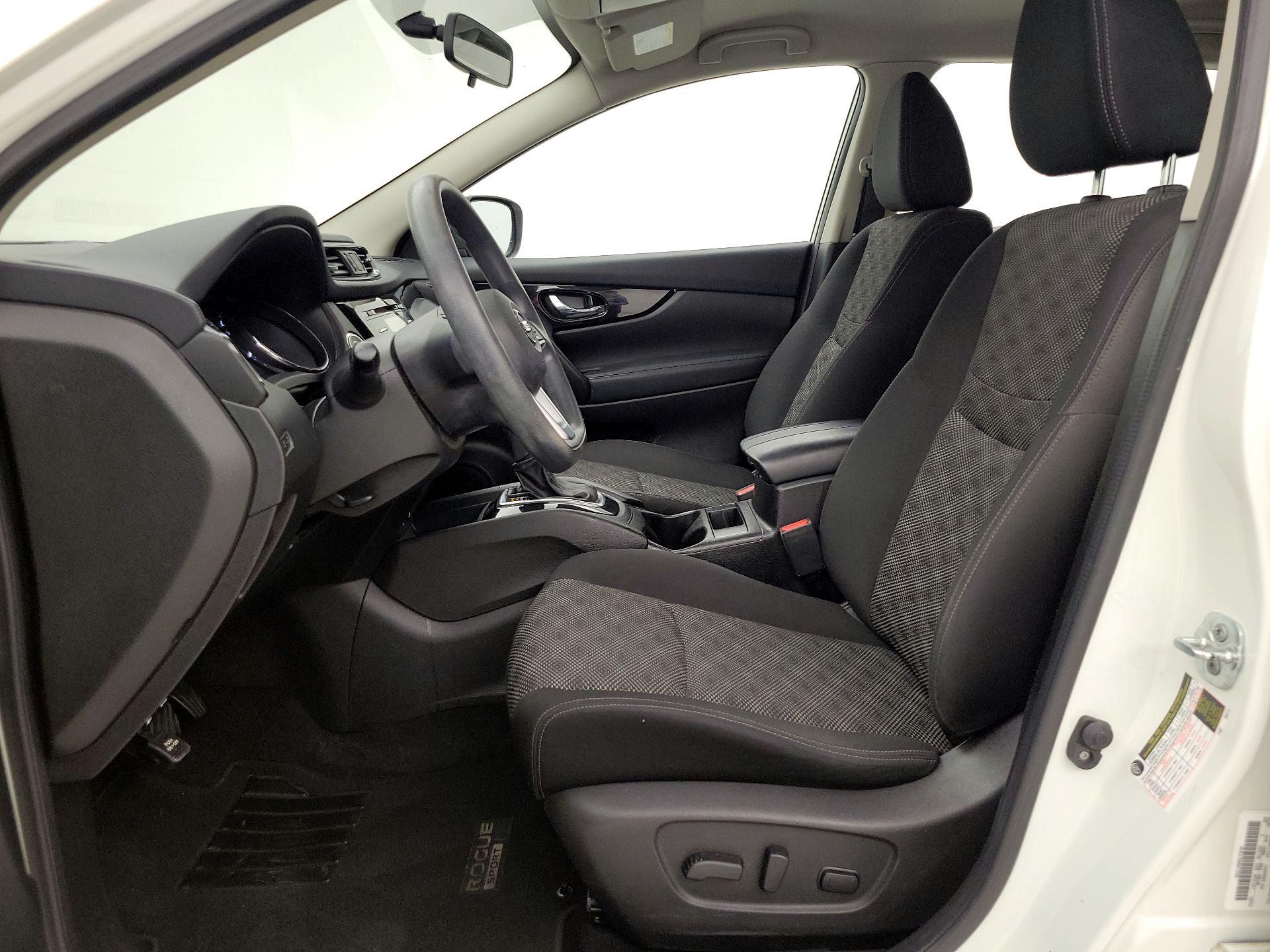 Thumbnail: 2017 Nissan Rogue Sport - 11