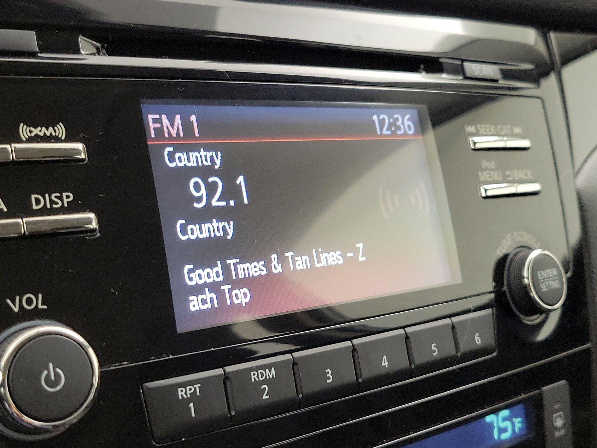 Thumbnail: 2017 Nissan Rogue Sport - 15