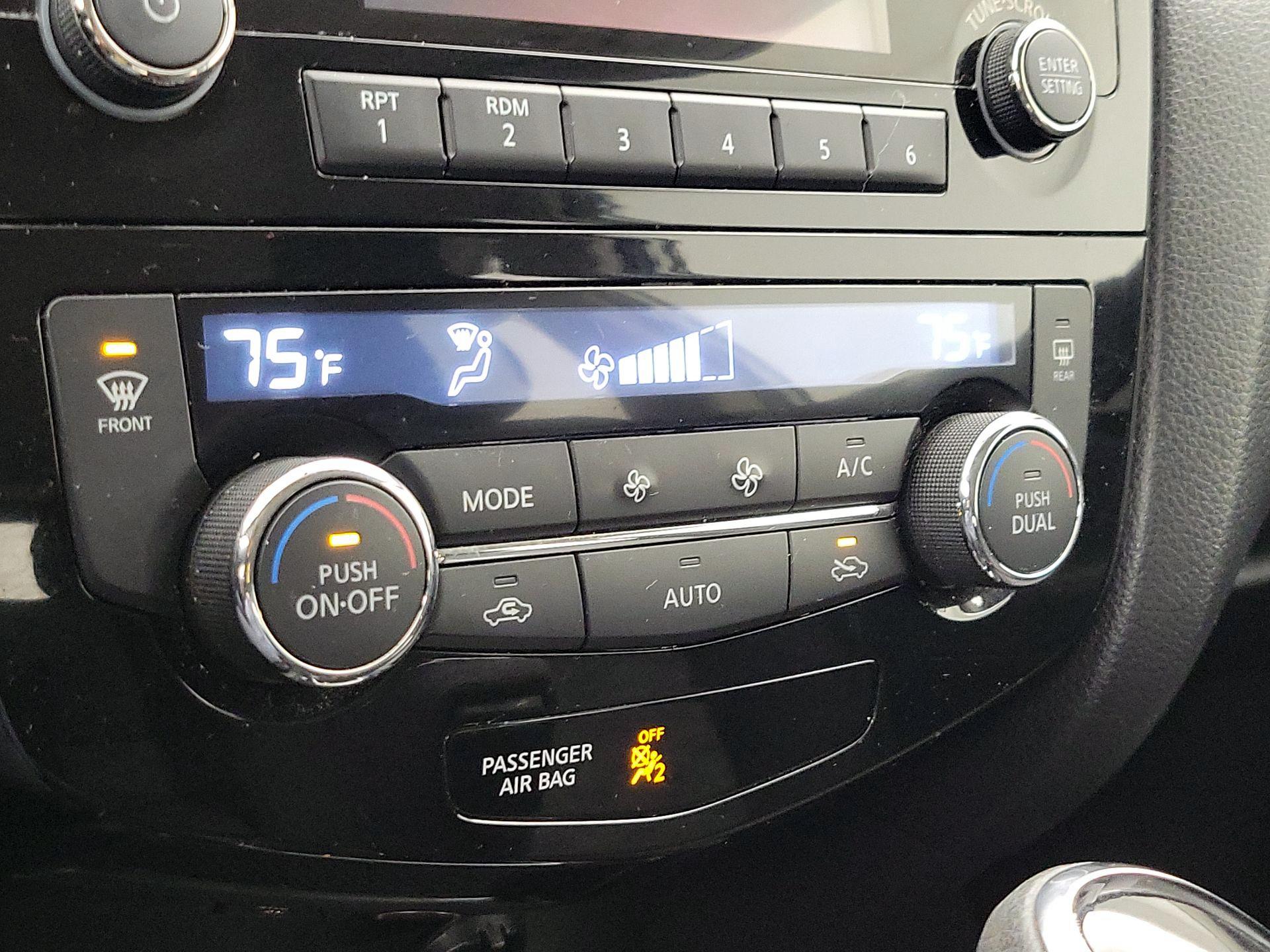 Thumbnail: 2017 Nissan Rogue Sport - 16