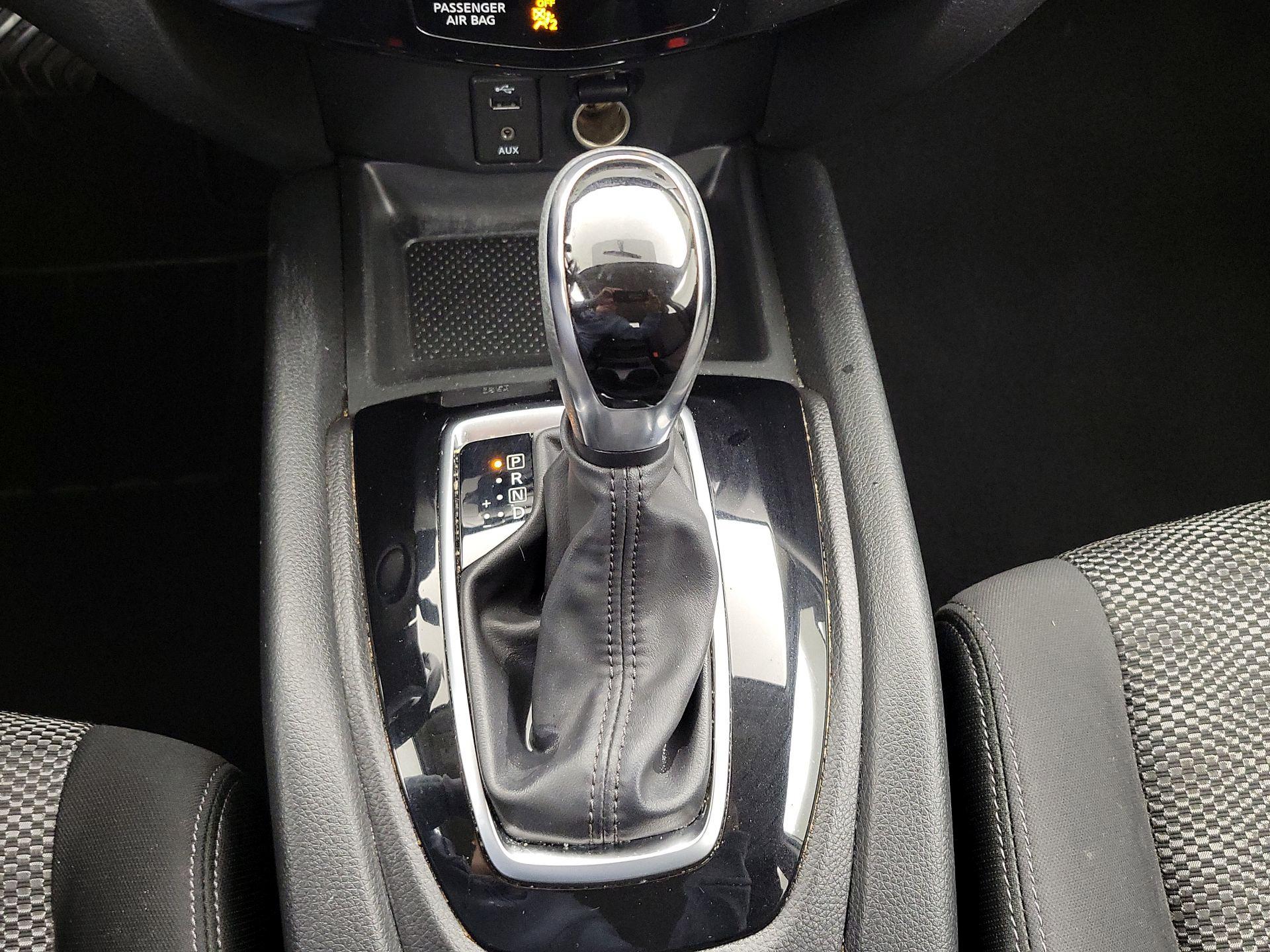 Thumbnail: 2017 Nissan Rogue Sport - 17