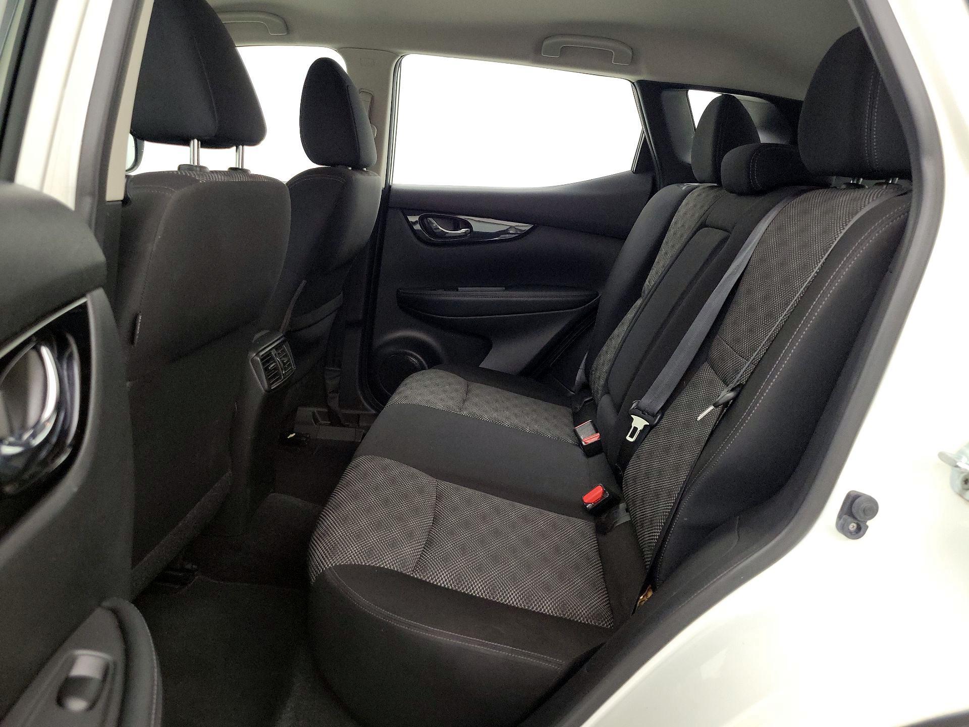 Thumbnail: 2017 Nissan Rogue Sport - 19