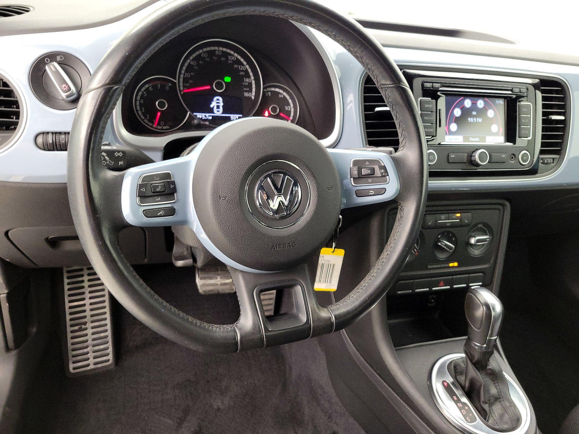 Thumbnail: 2014 Volkswagen Beetle - 10