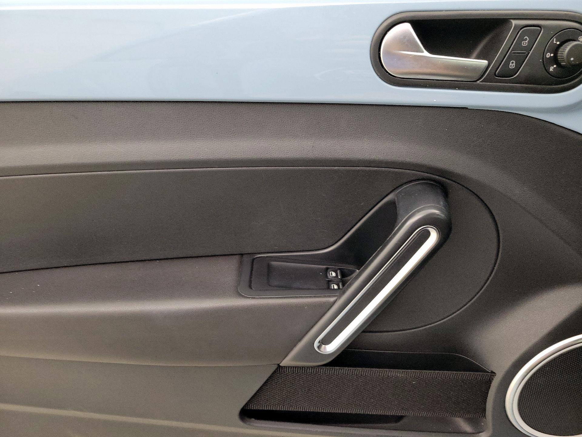 Thumbnail: 2014 Volkswagen Beetle - 12