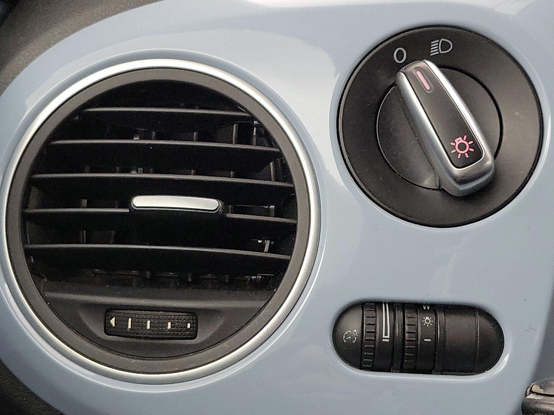 Thumbnail: 2014 Volkswagen Beetle - 13