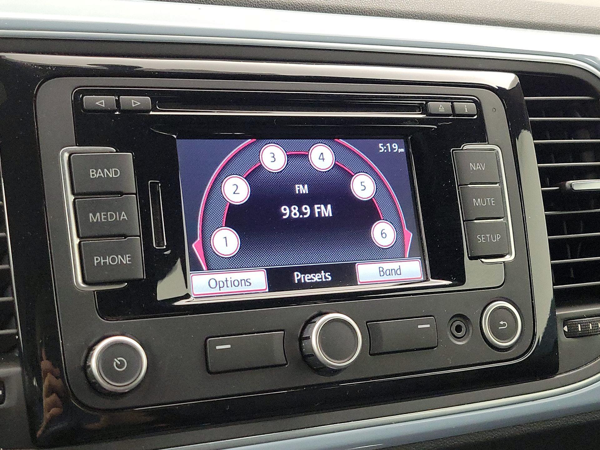 Thumbnail: 2014 Volkswagen Beetle - 14