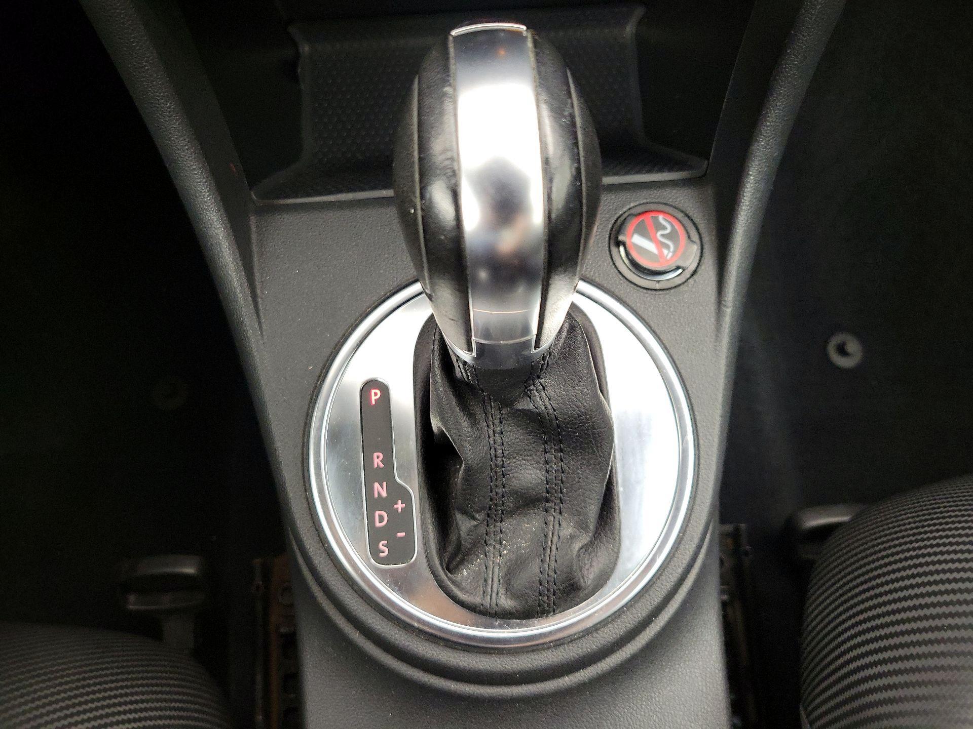 Thumbnail: 2014 Volkswagen Beetle - 16