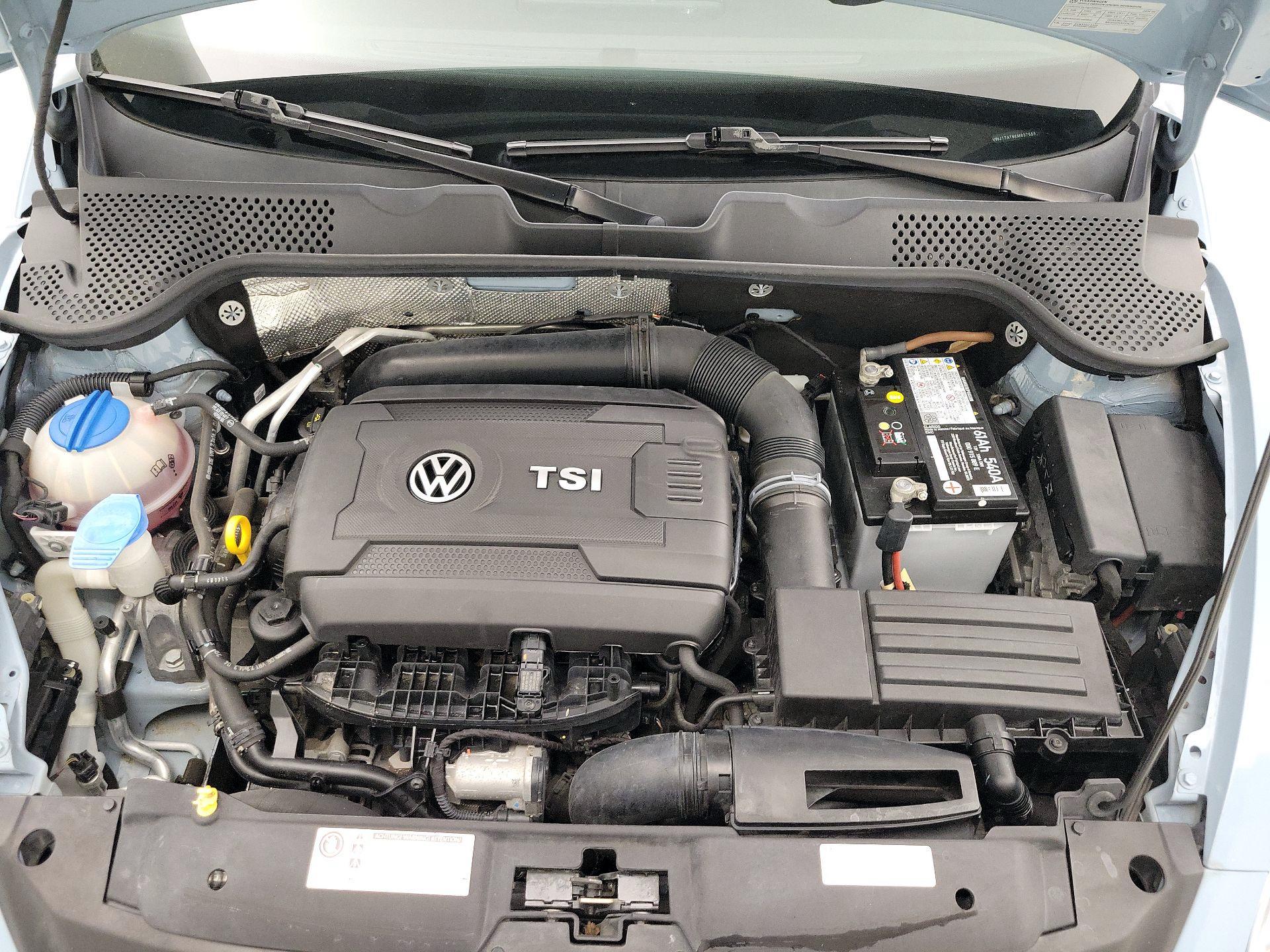 Thumbnail: 2014 Volkswagen Beetle - 18