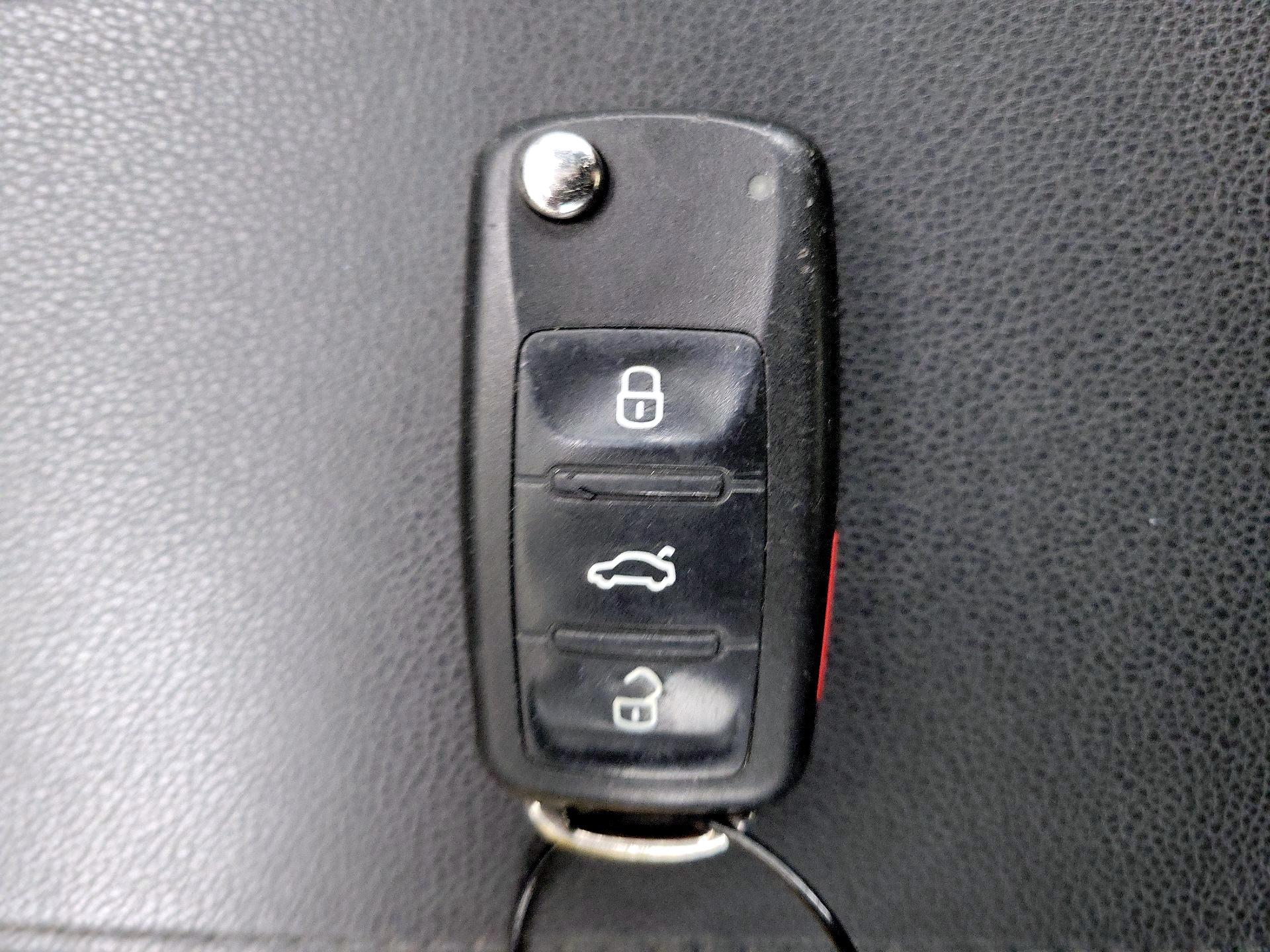 Thumbnail: 2014 Volkswagen Beetle - 19