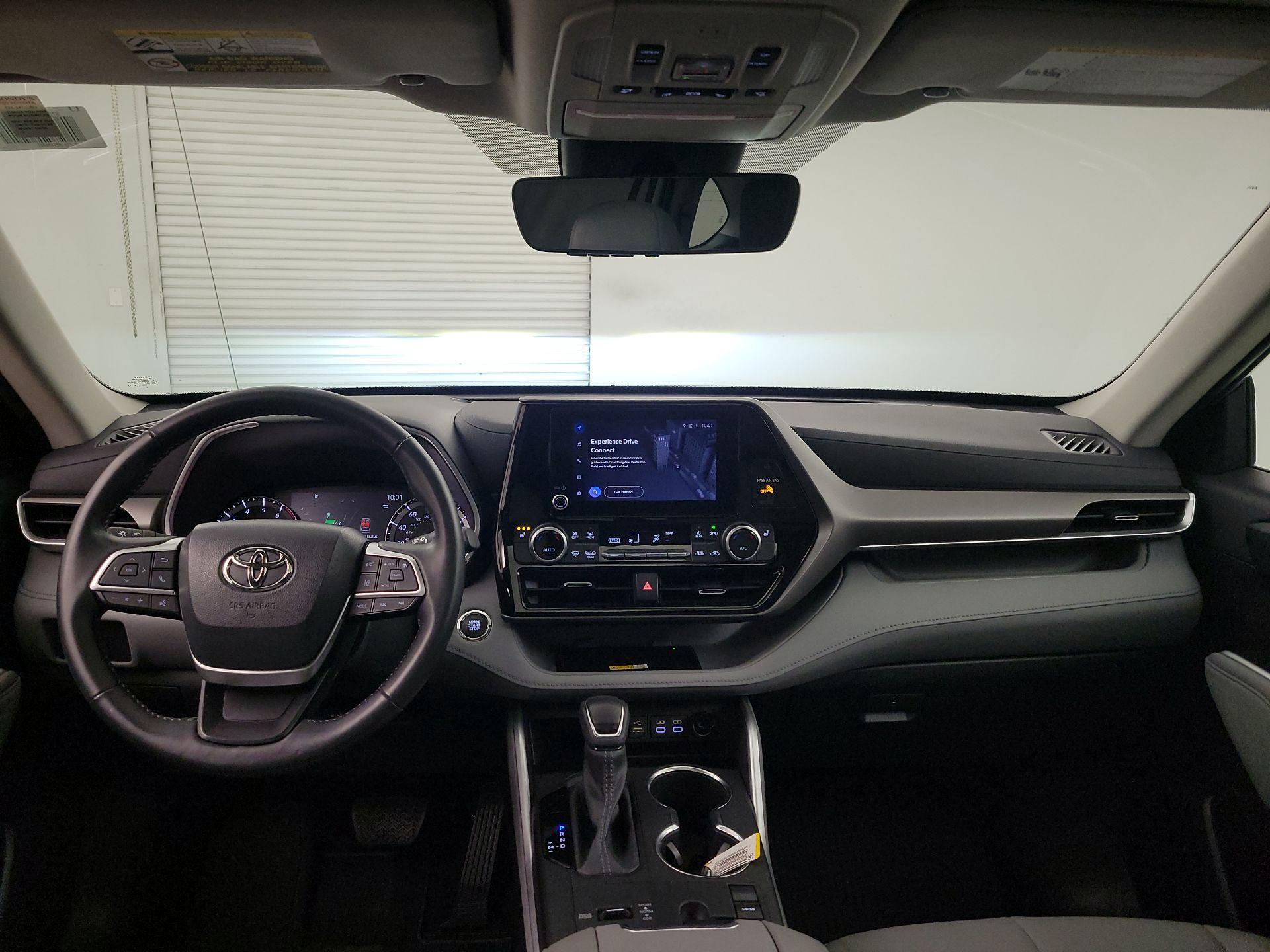 Thumbnail: 2023 Toyota Highlander - 9