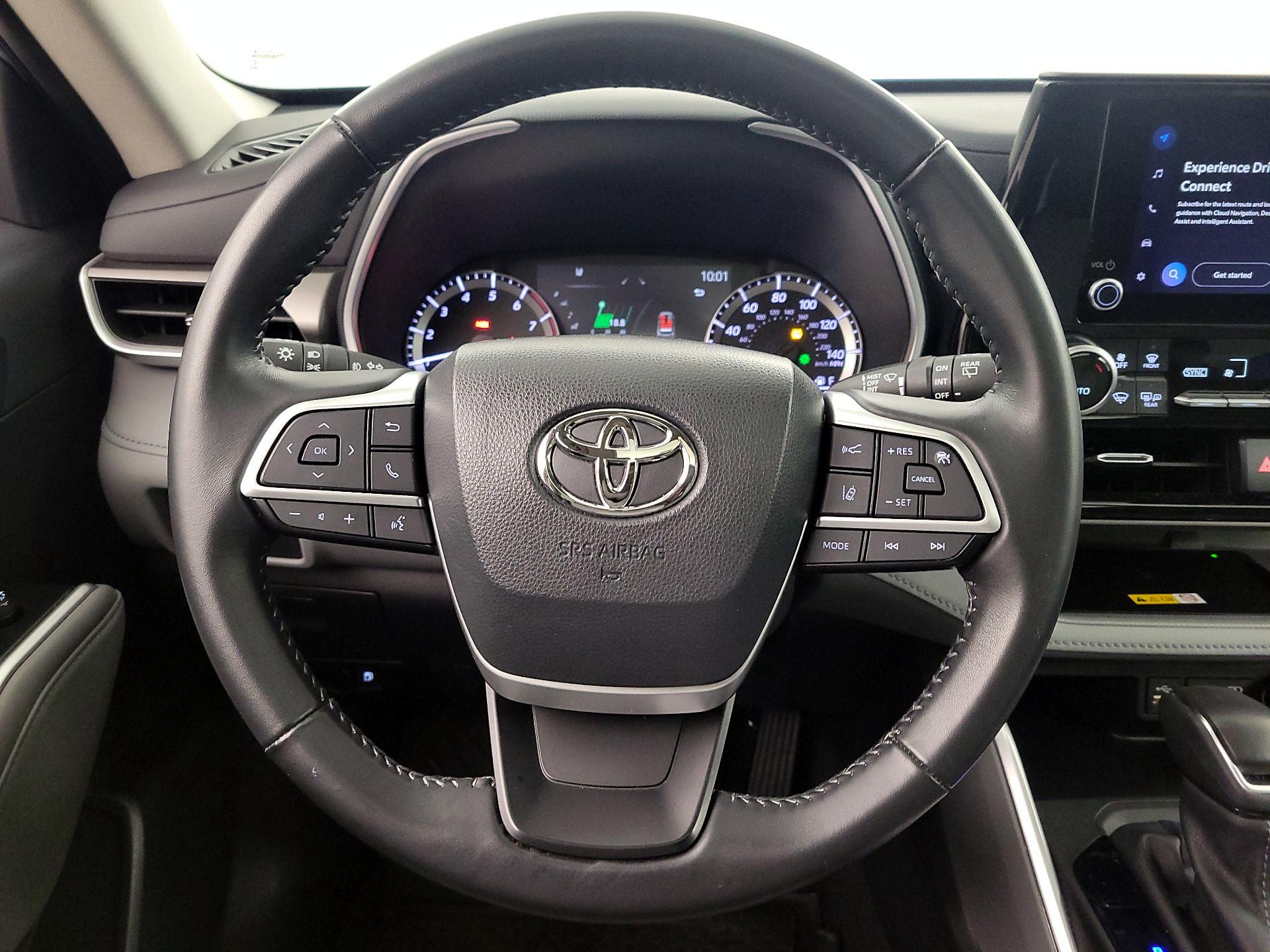 Thumbnail: 2023 Toyota Highlander - 10