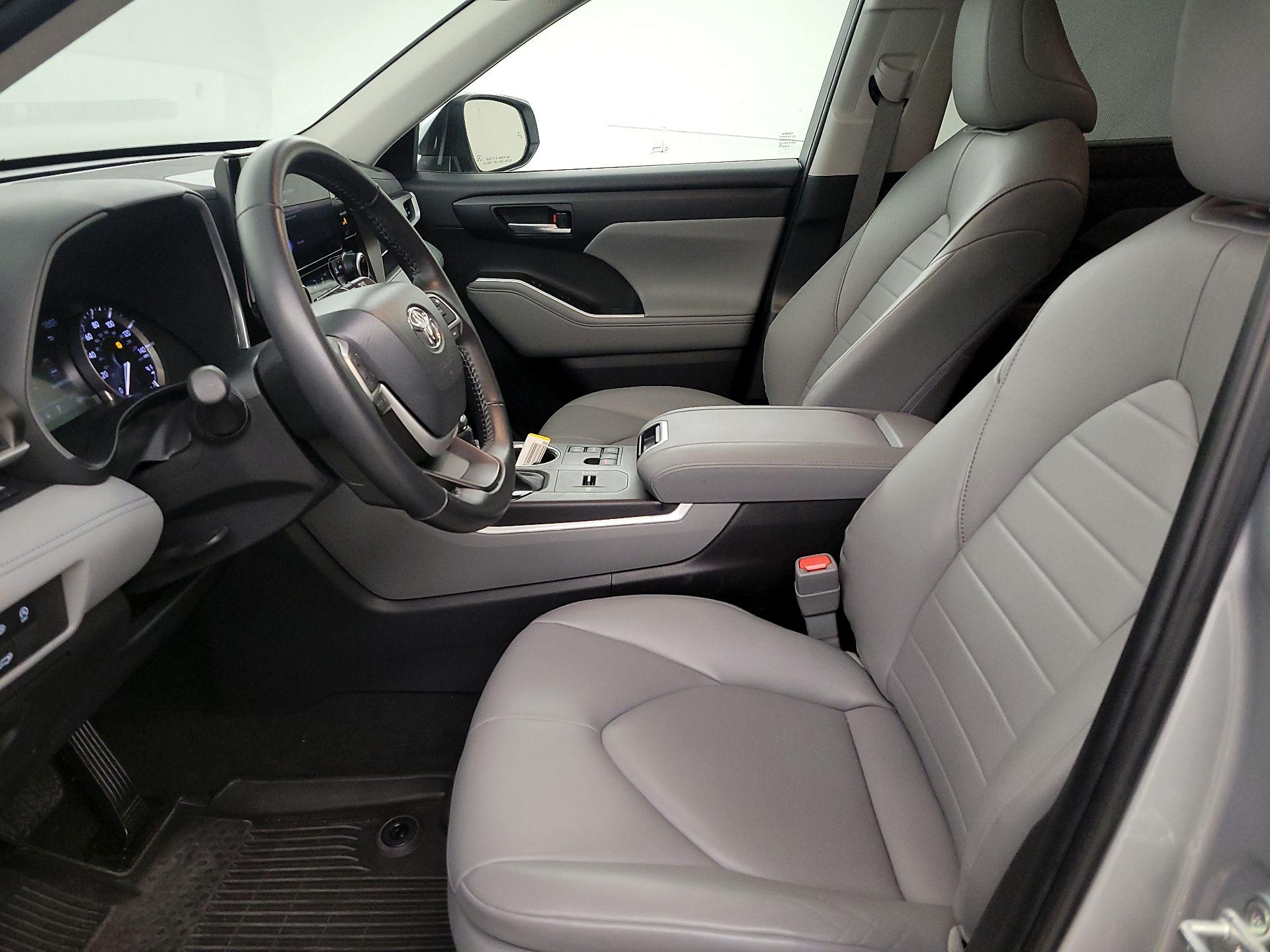 Thumbnail: 2023 Toyota Highlander - 11