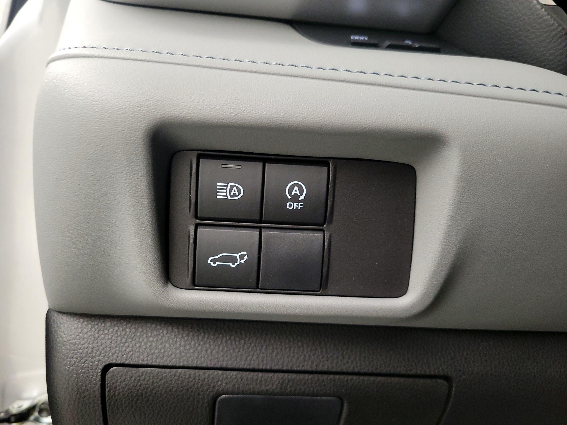 Thumbnail: 2023 Toyota Highlander - 13