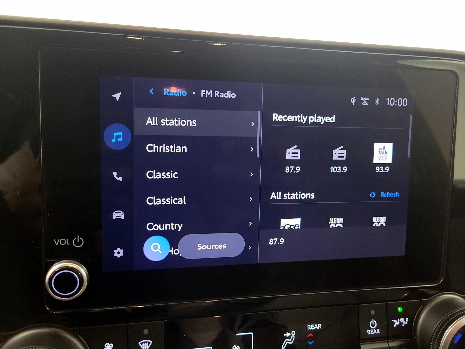 Thumbnail: 2023 Toyota Highlander - 15