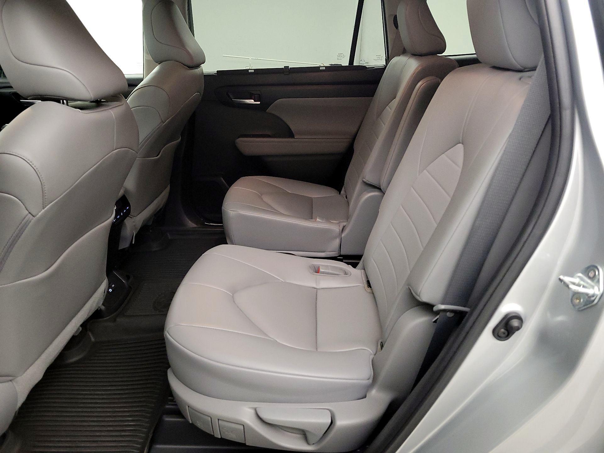 Thumbnail: 2023 Toyota Highlander - 20