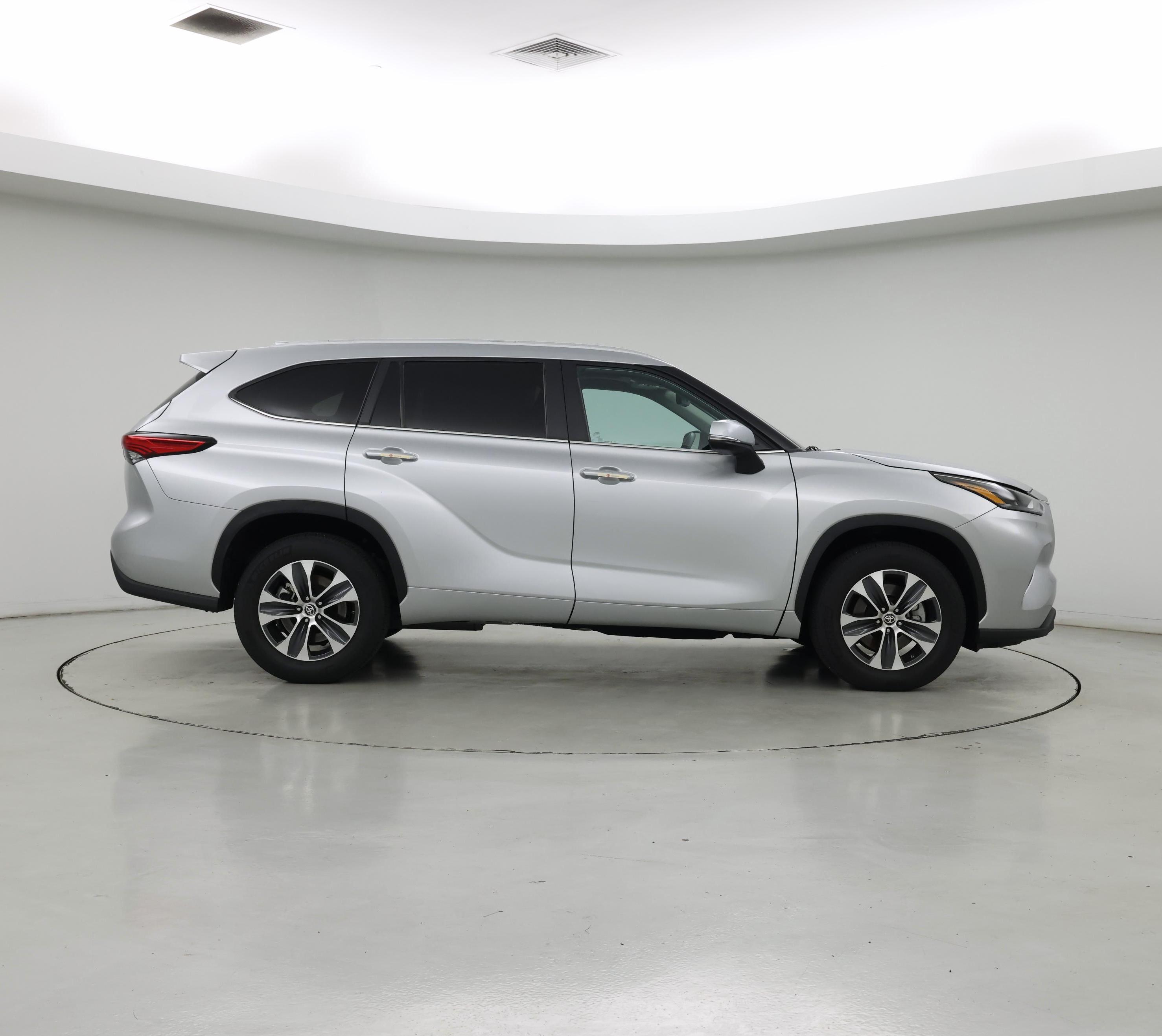 Thumbnail: 2023 Toyota Highlander - 7