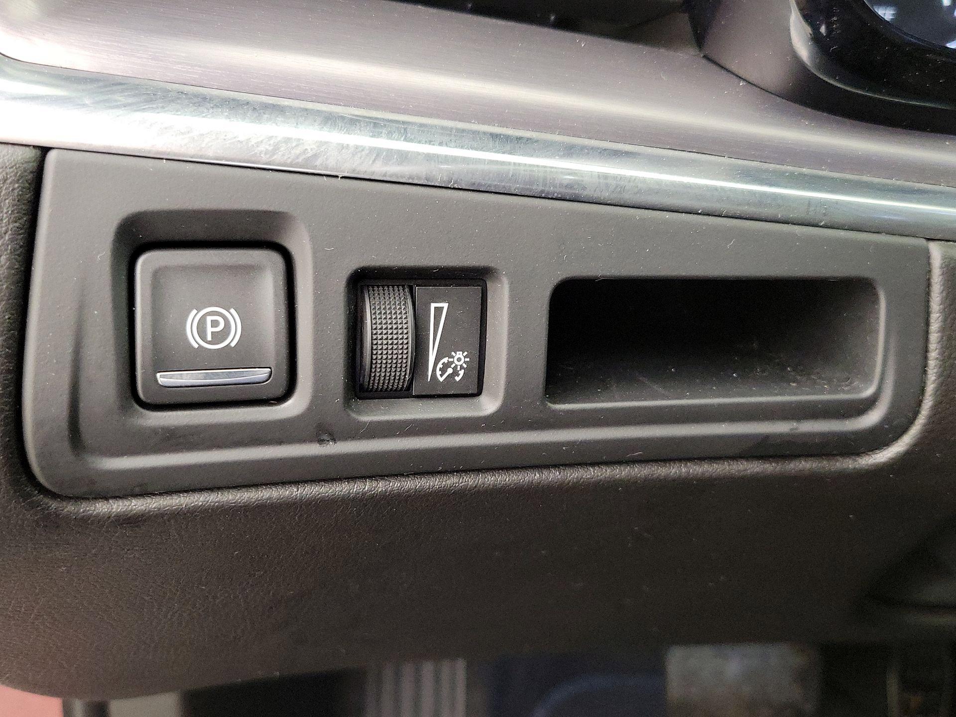 Thumbnail: 2020 Cadillac XT5 - 13