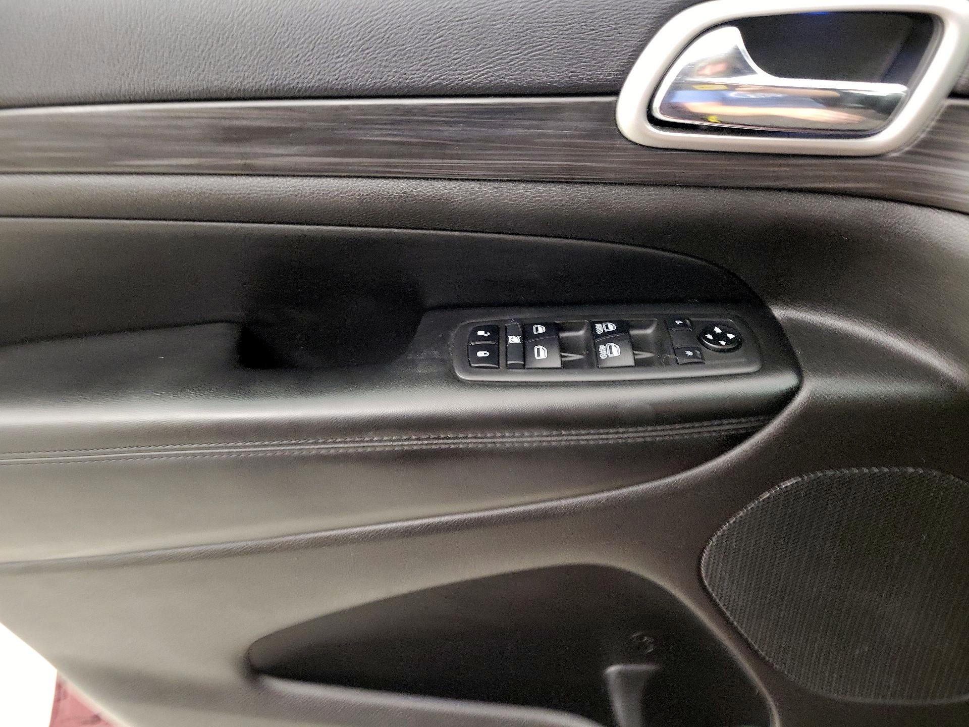 Thumbnail: 2019 Jeep Grand Cherokee - 12