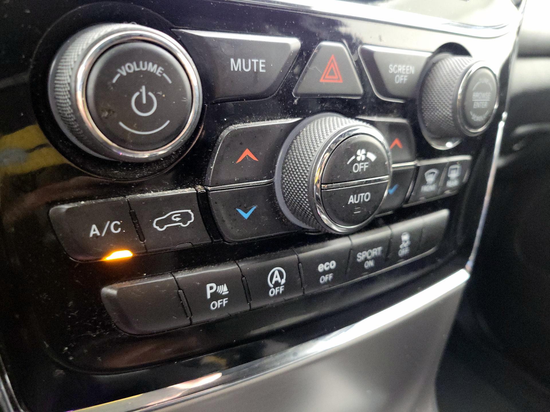 Thumbnail: 2019 Jeep Grand Cherokee - 16