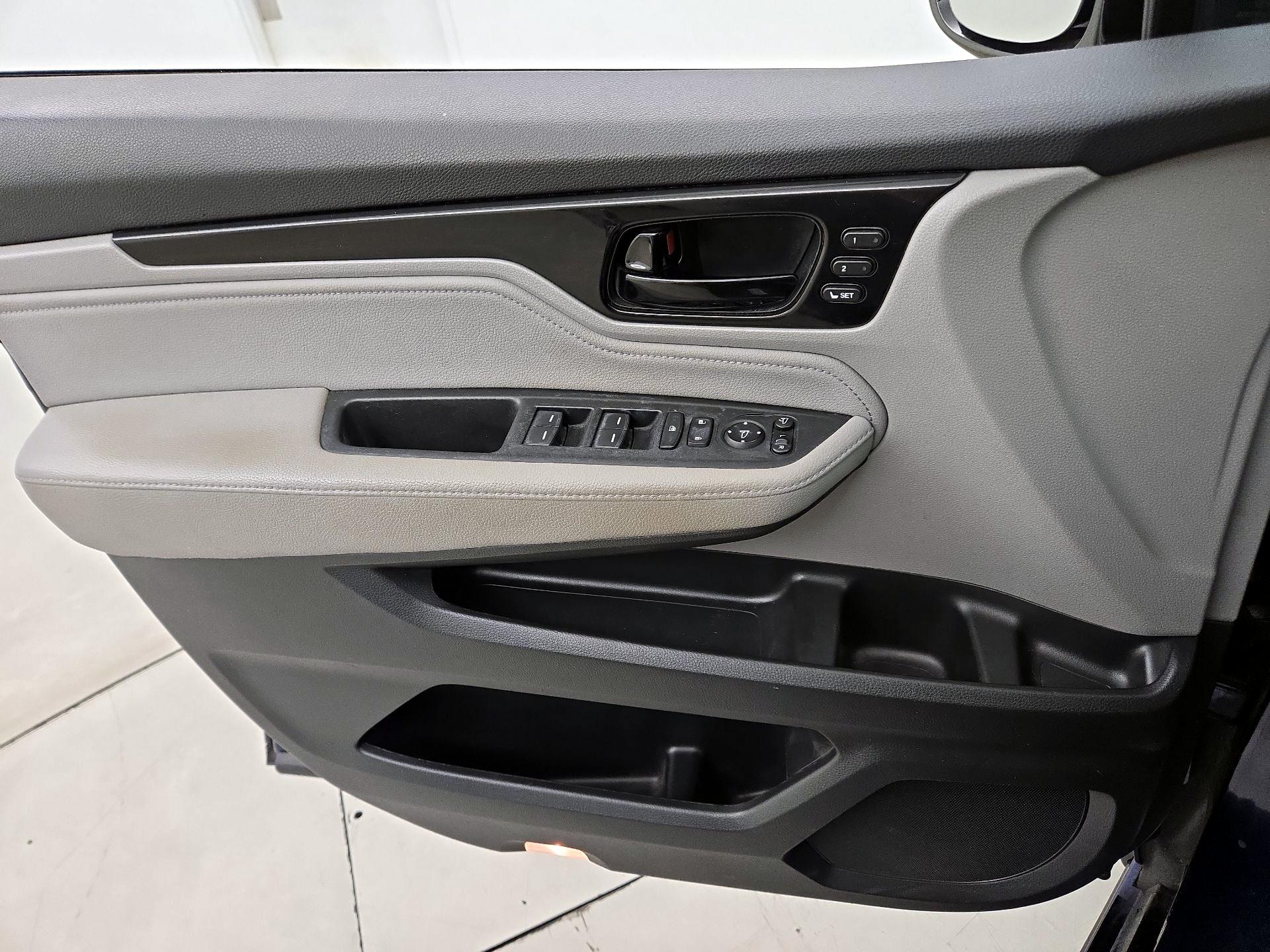 Thumbnail: 2018 Honda Odyssey - 12