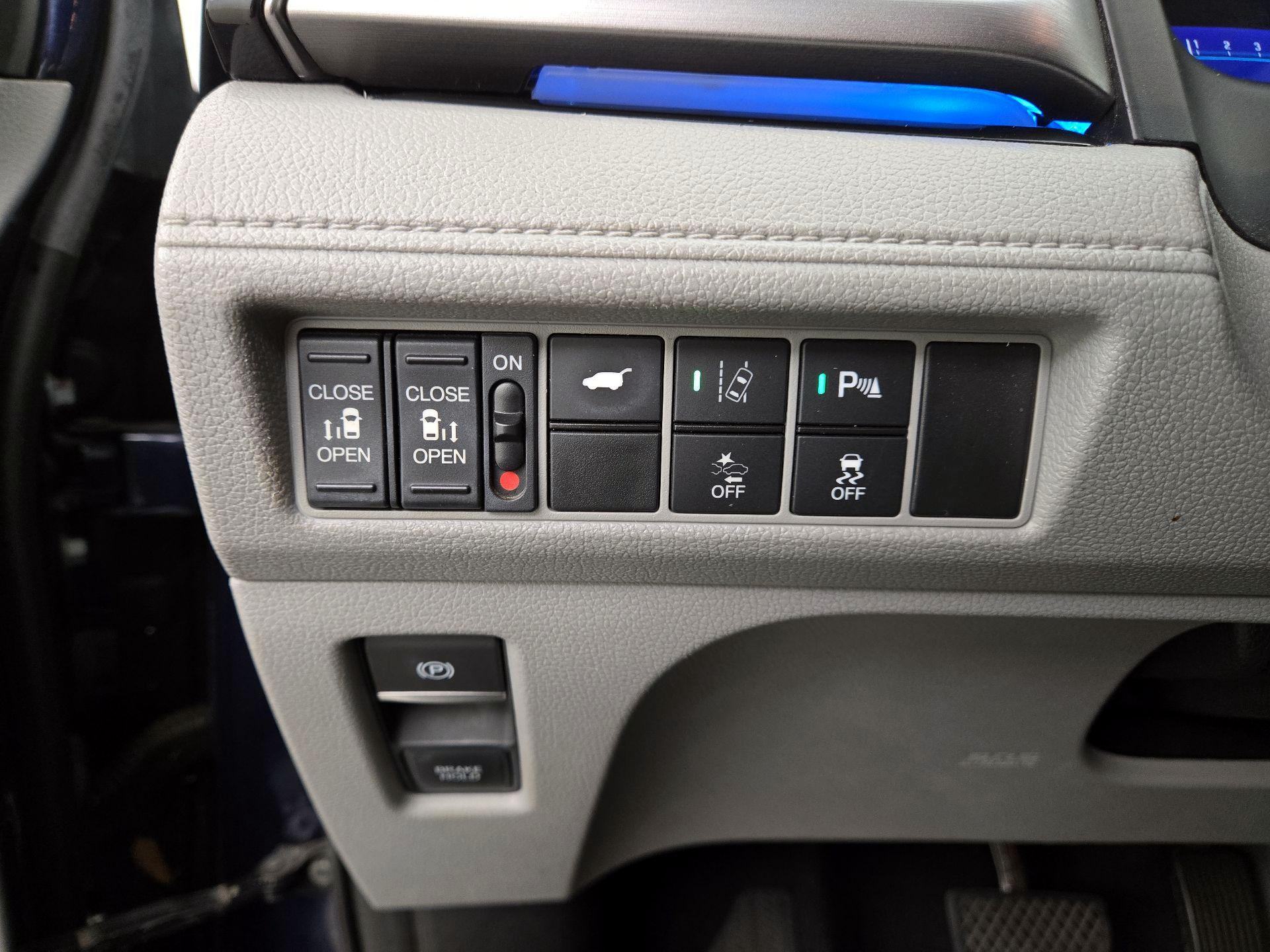 Thumbnail: 2018 Honda Odyssey - 13