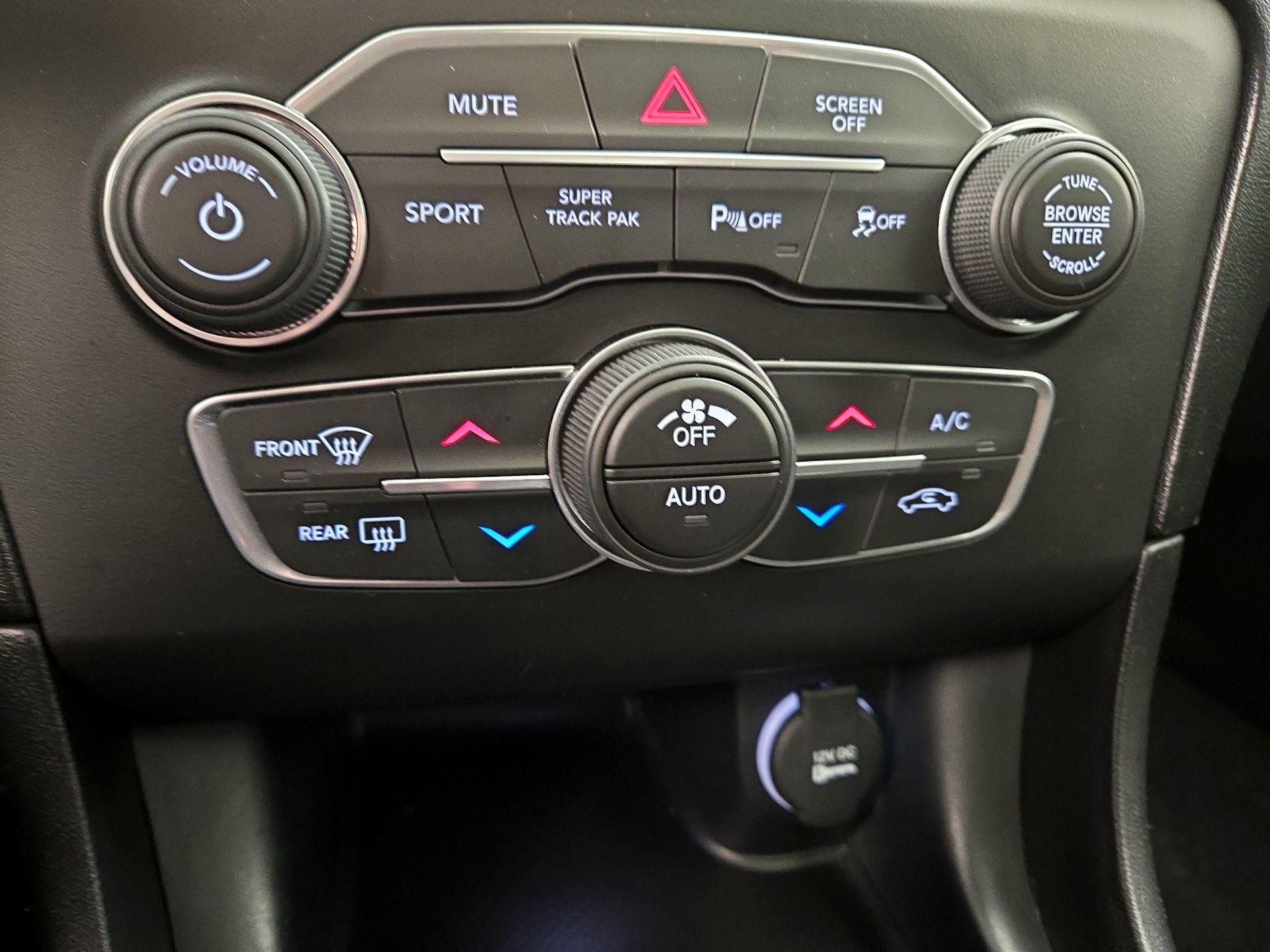 Thumbnail: 2020 Dodge Charger - 16