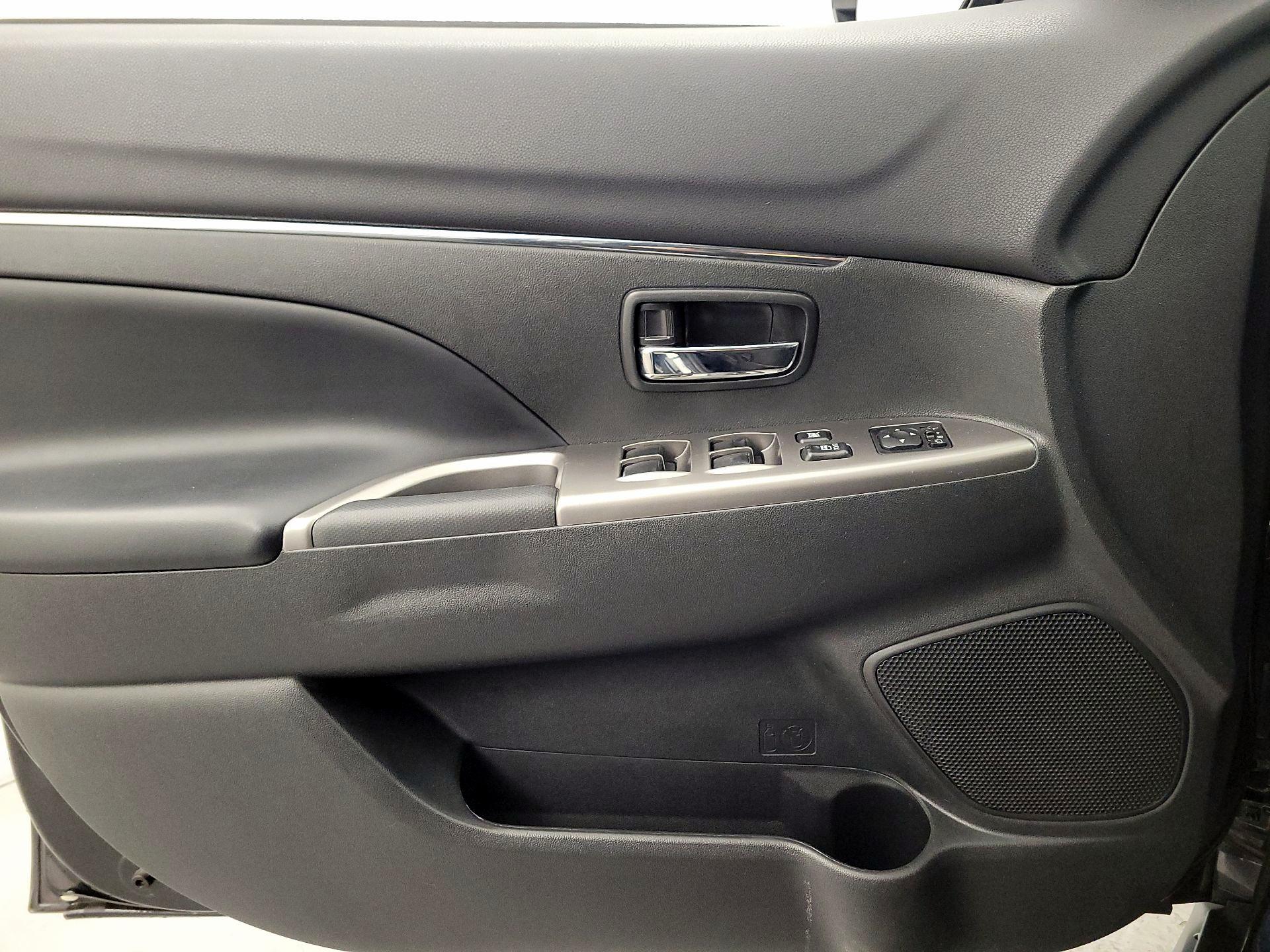 Thumbnail: 2019 Mitsubishi Outlander Sport - 12